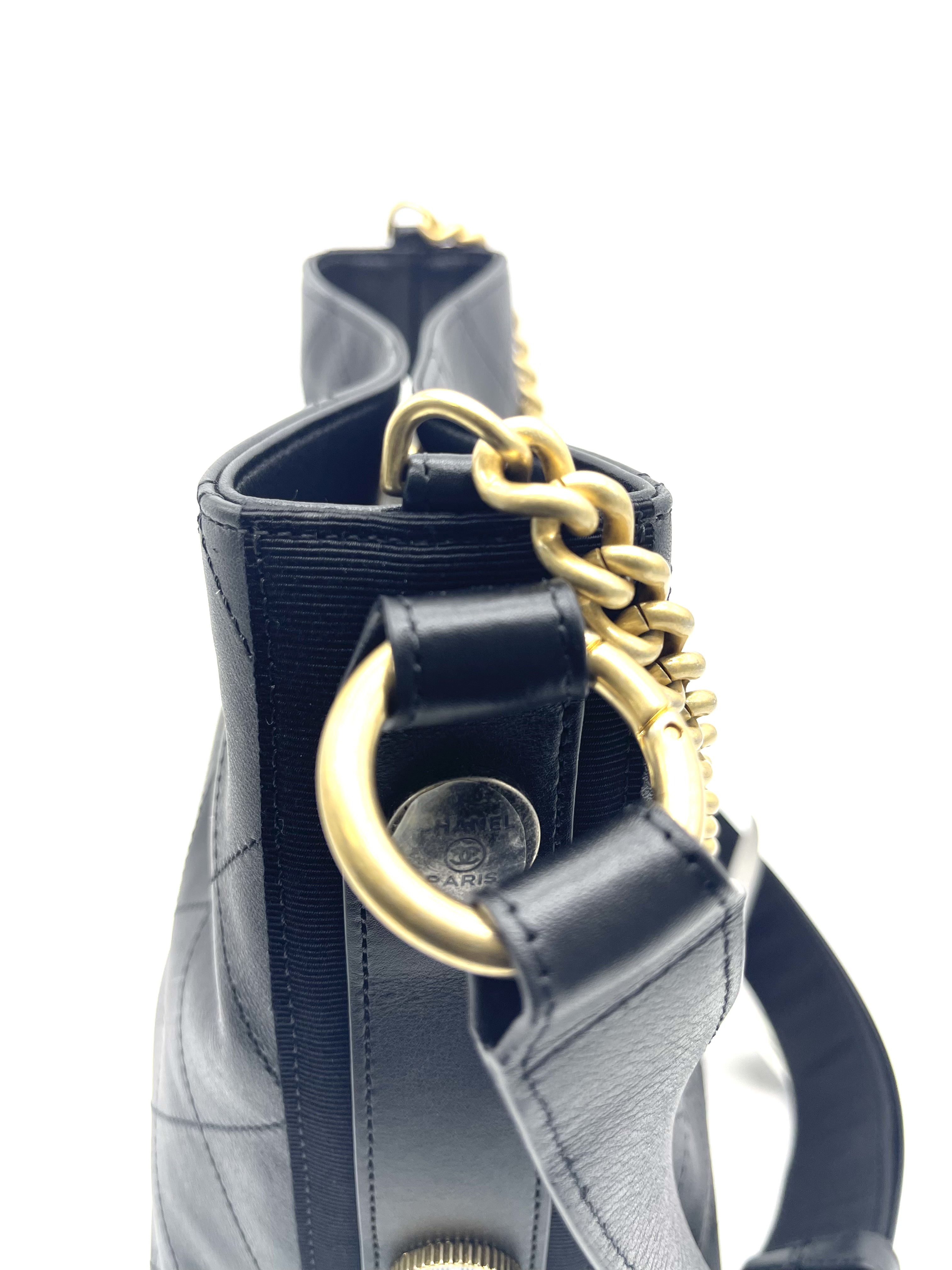 Pre-owned Chanel Button Up Hobo / Product Code: 26050618