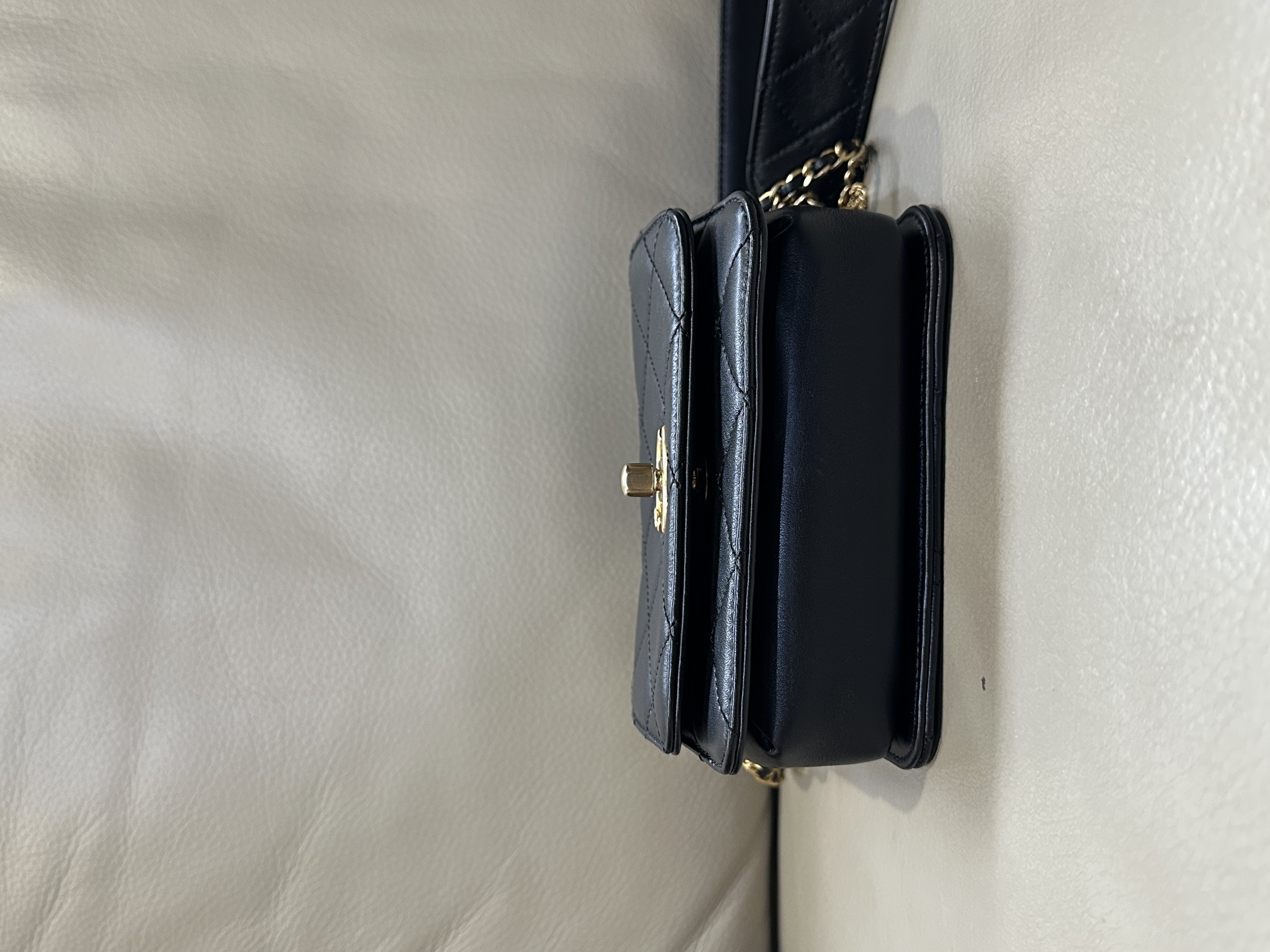 Pre-owned Chanel Quilted Lambskin Multiple Chain Flap Bag / Product Code: 25040506