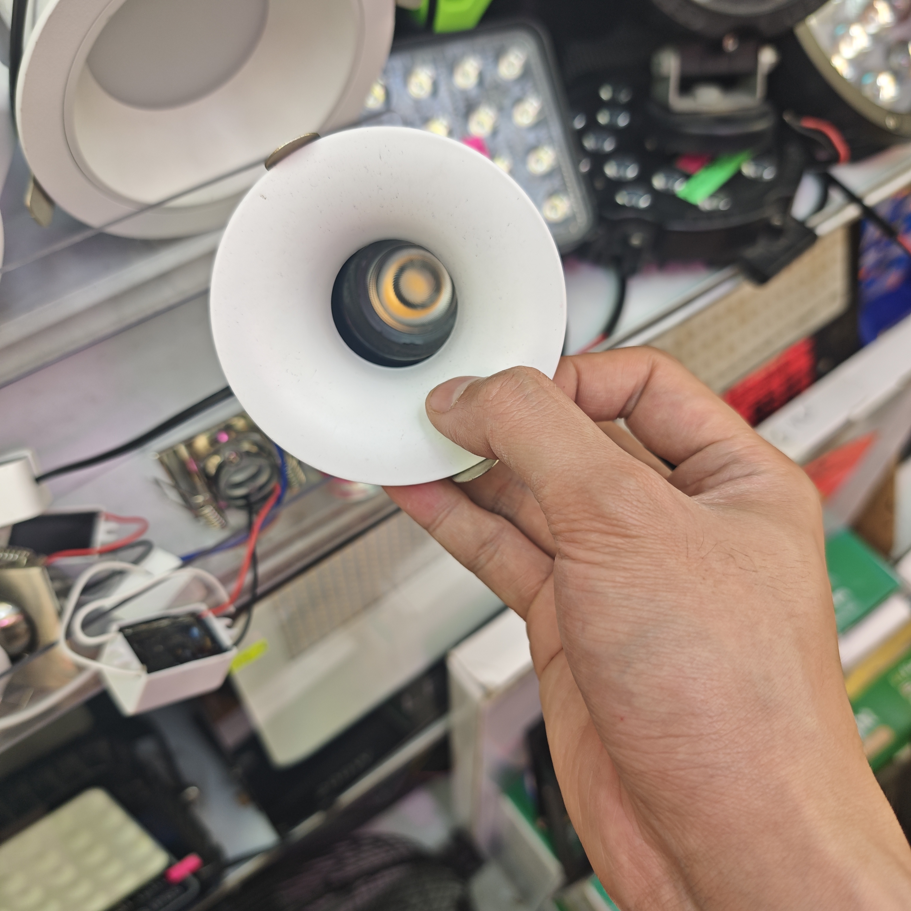 大喇叭 白邊嵌入式射燈