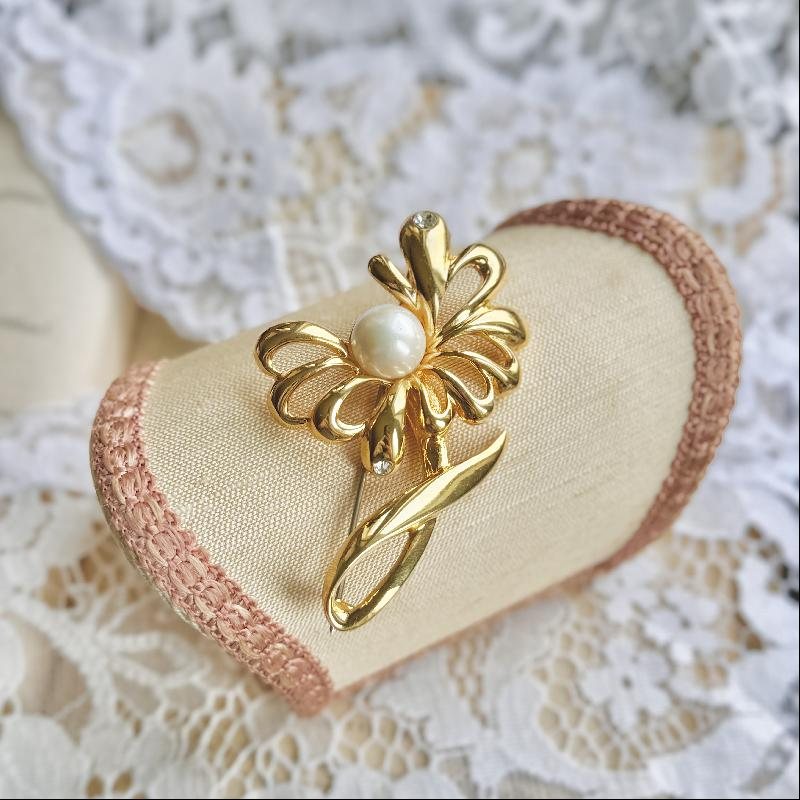 Vintage Faux Pearl and Rhinestone Accented Golden Floral Brooch (MT2070-9)