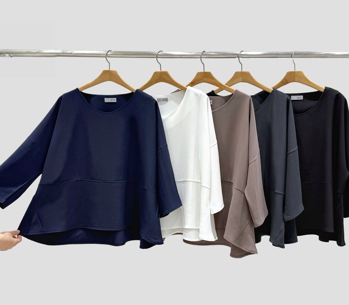 Made in Korea 🇰🇷滑梳織A cut top