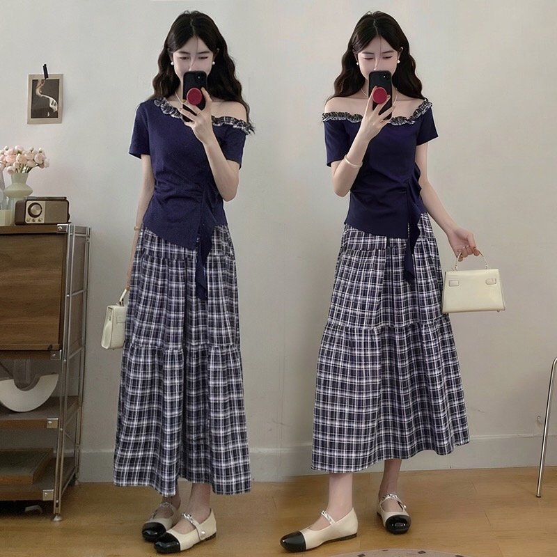 B263(7200) 韩版气质温柔风斜领格纹木耳边上衣与格纹蛋糕长裙蓝套装