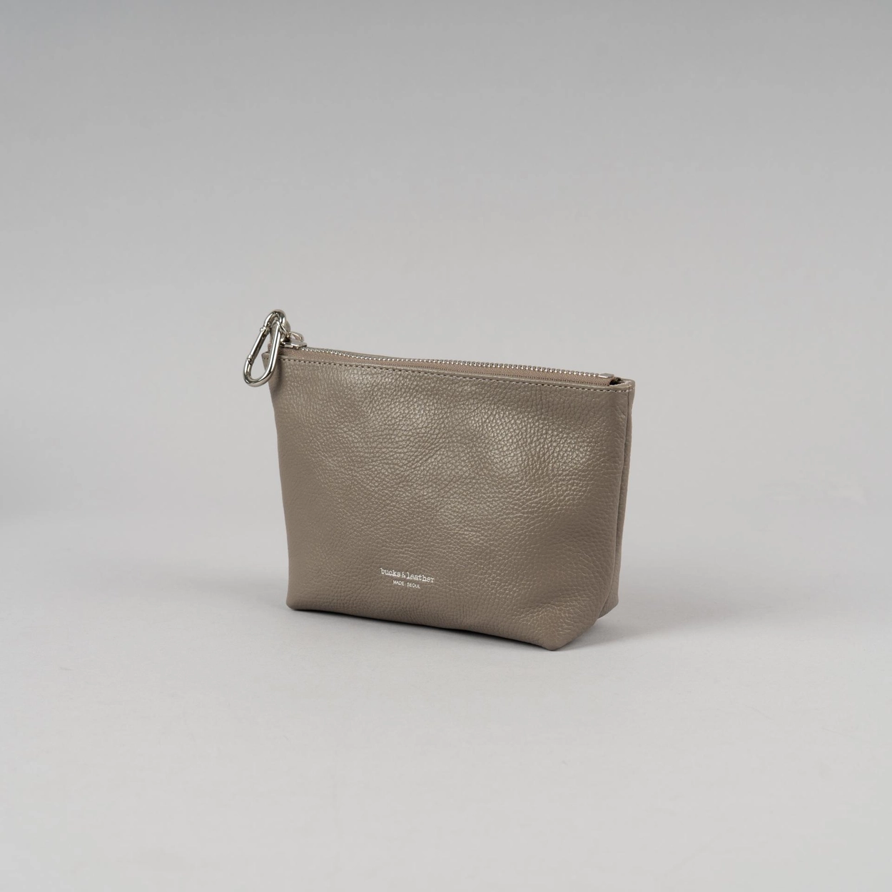 【收納包】 預訂_Stand Pouch S By Bucks & leather