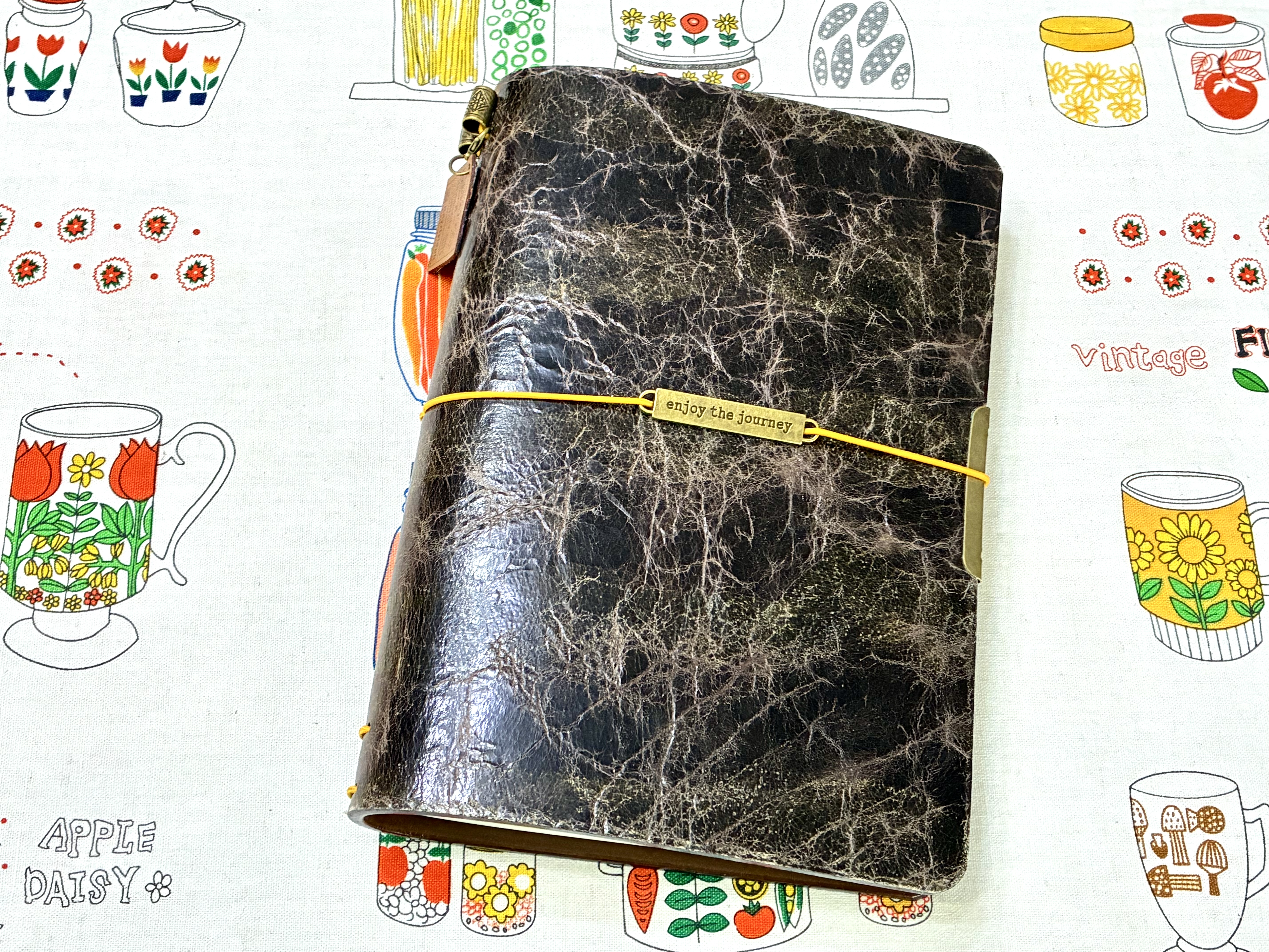 Write your story on something that lasts（2-fold)