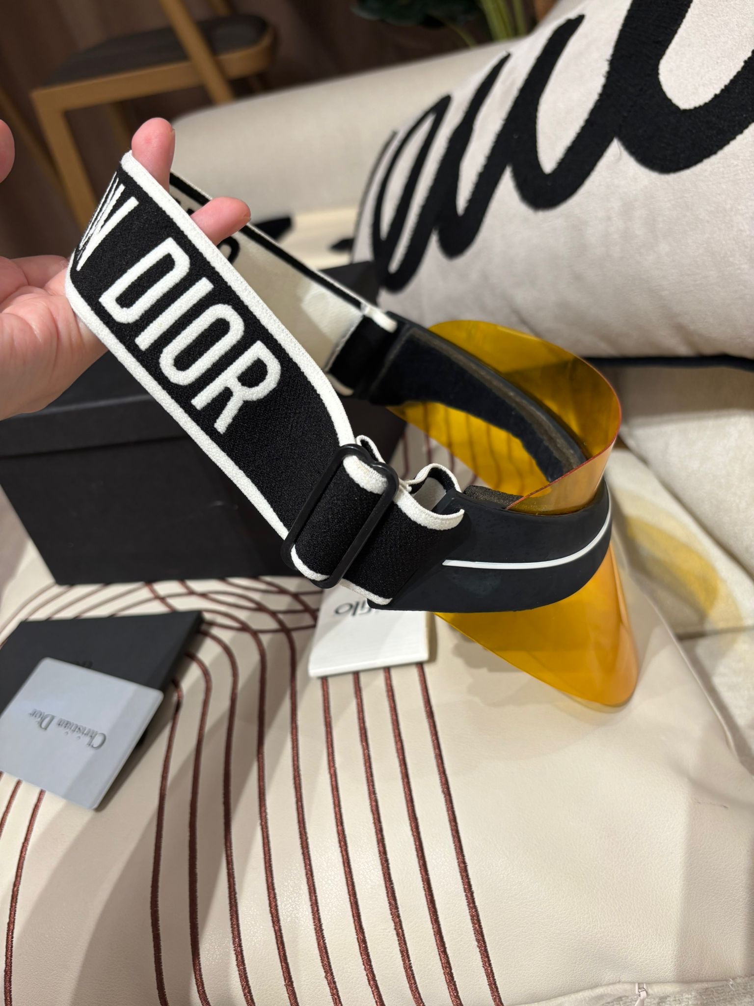 Dior Club V1U 摭陽帽 100%Authentic, 95%New ✅Box