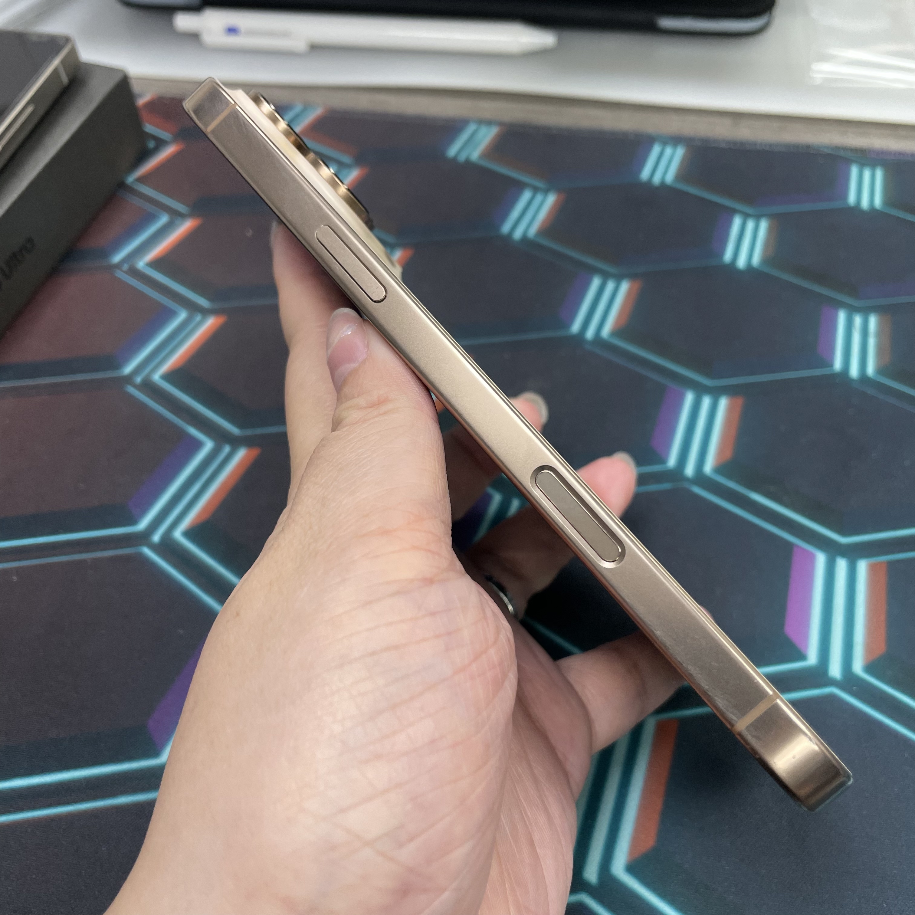 *7722 16 pro max 勁靚機 256GB 電88 沙色 gold