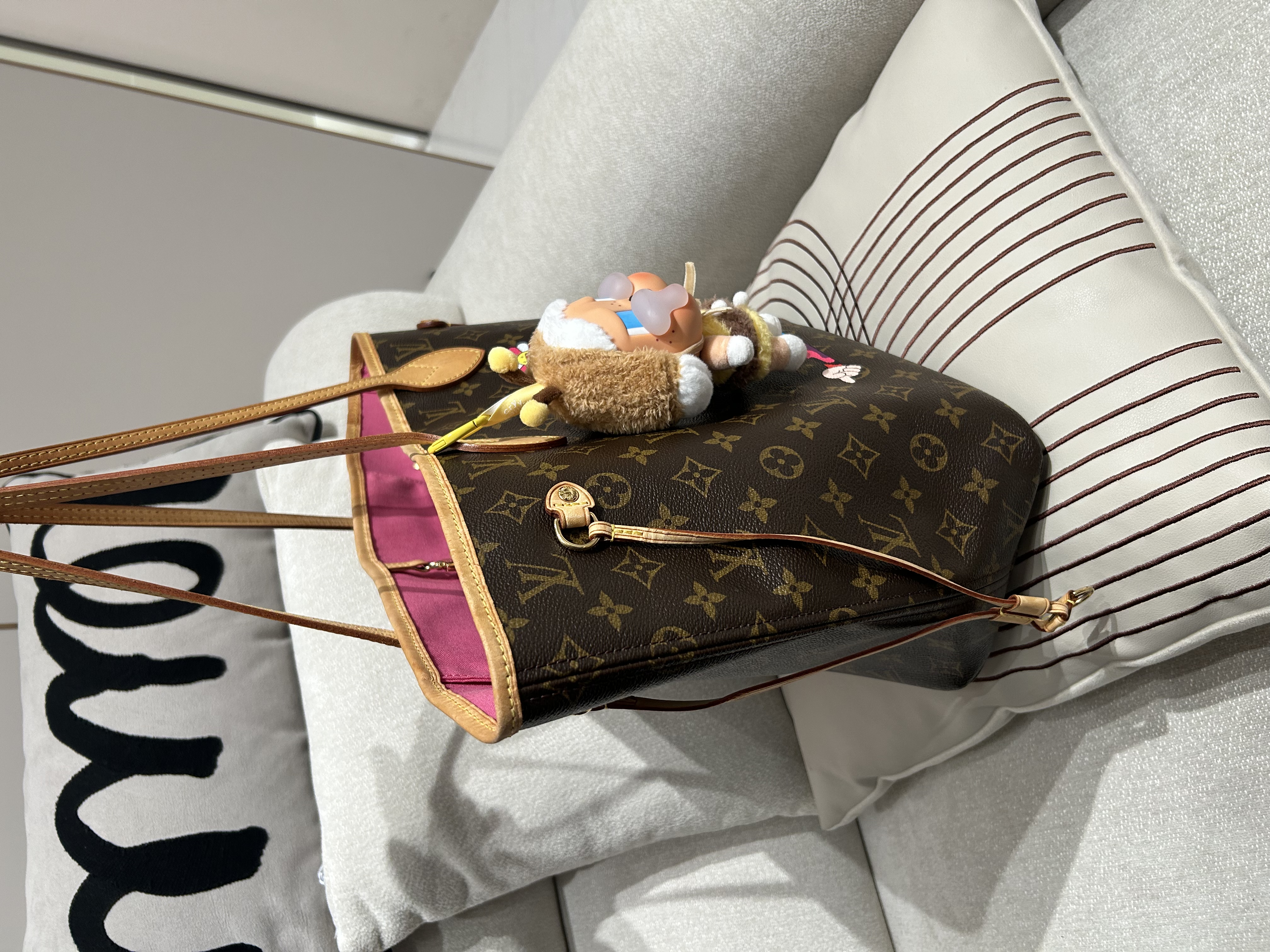 LV Neverfull Limited Edition Tote bag 100%Authentic, 90%New