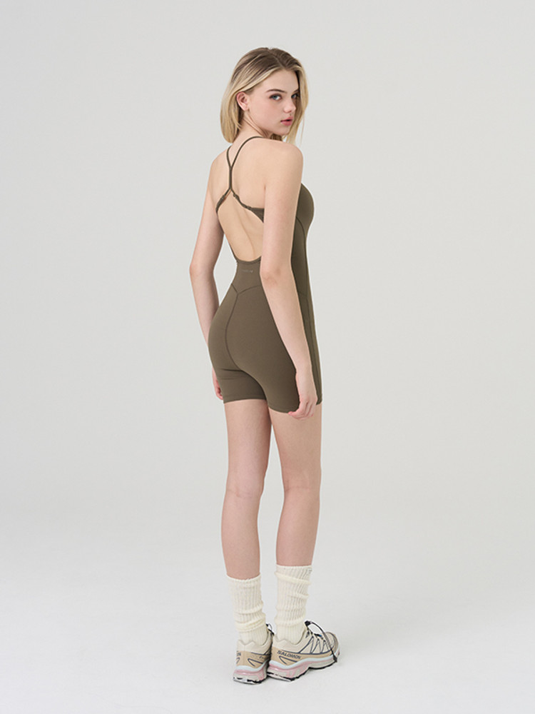 預購_Slim-line Shirred Romper by Grandeline