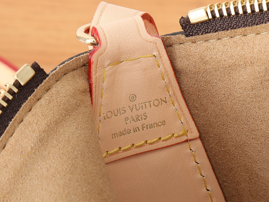 LV Louis Vuitton Pochette Tirette