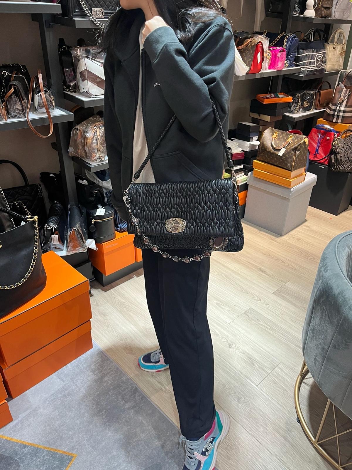 Miu miu crystal shoulder bag 100%Authentic,95%new ✅dust bag   Size: W28*H14*D4cm