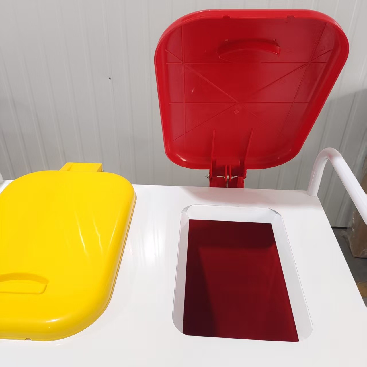 AD-W003 Double Barrel Hamper Stand (with cover) 雙桶有蓋污衣車 (For inquiry only 此產品需報價)