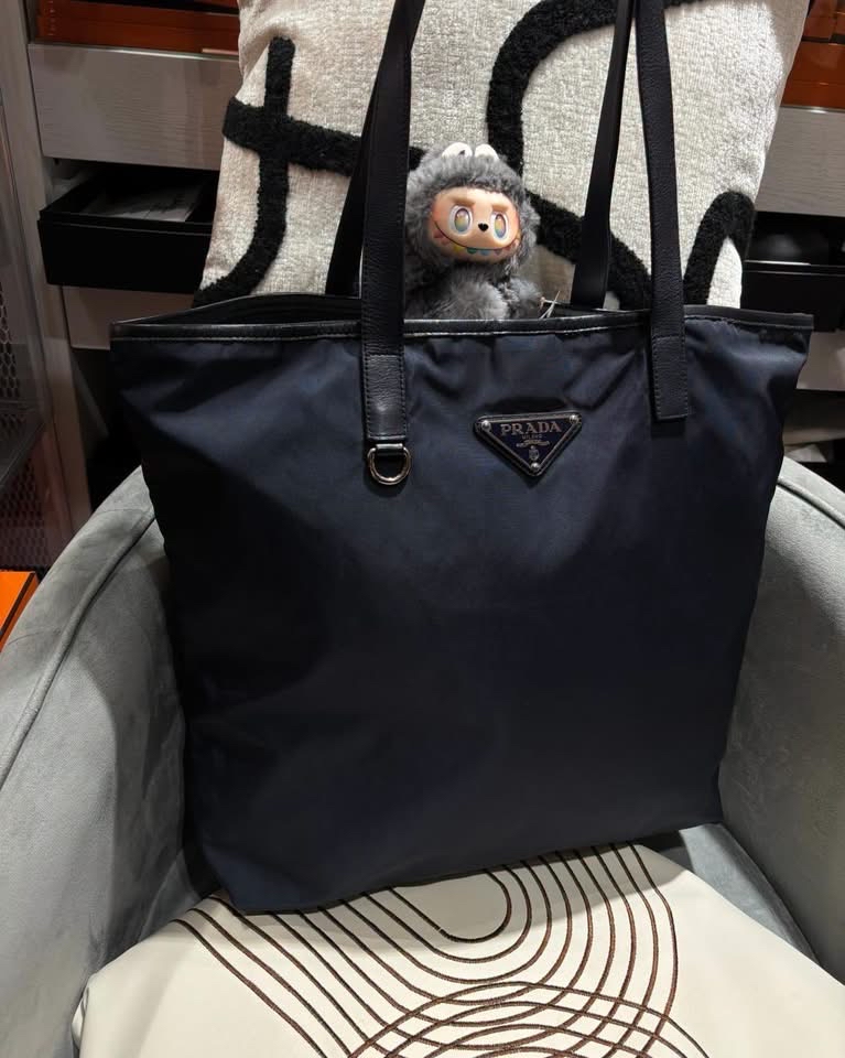 Prada nylon tote bag Navy 100%Authentic, 95%New 