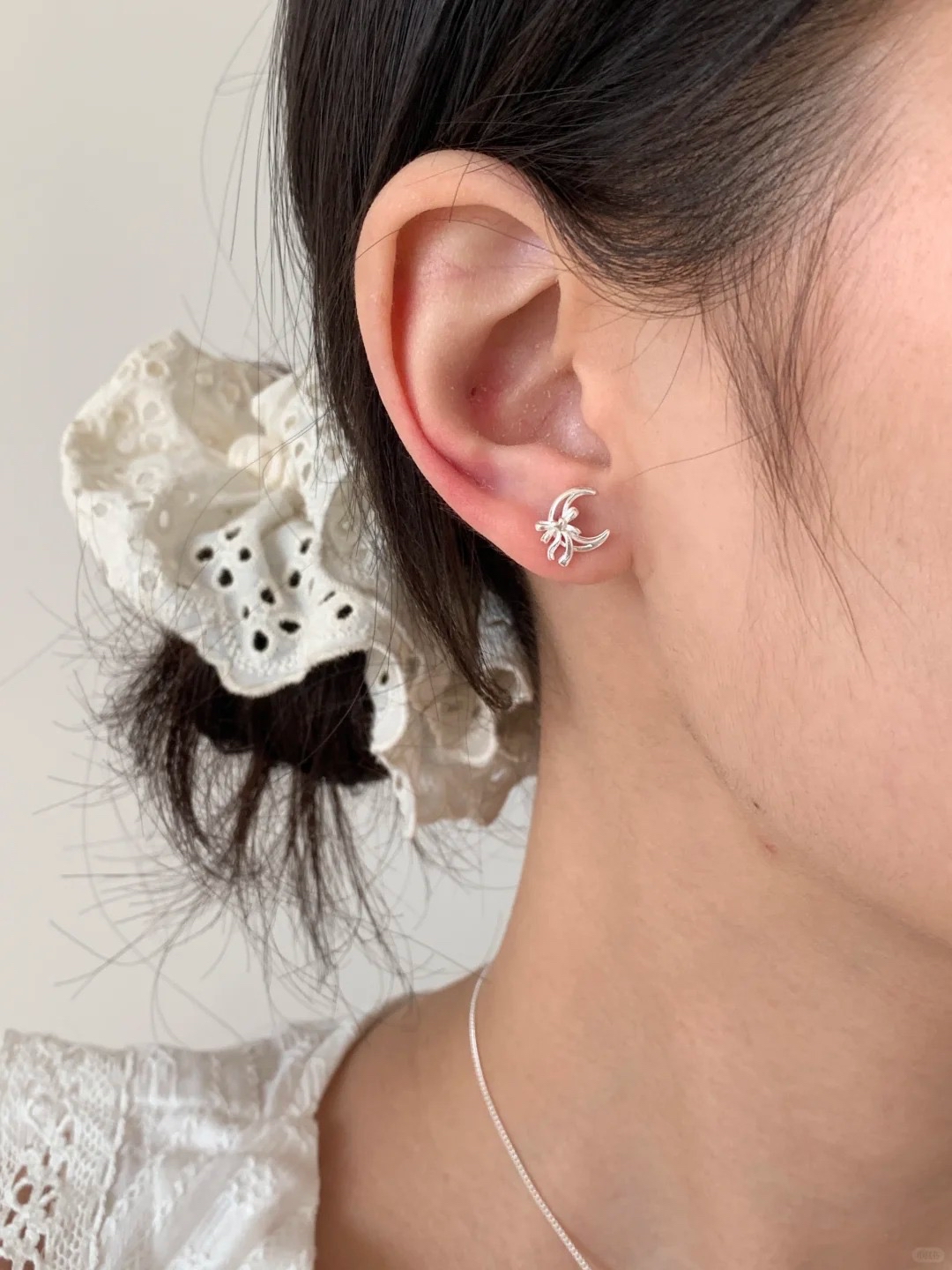 蝴蝶结月亮耳钉