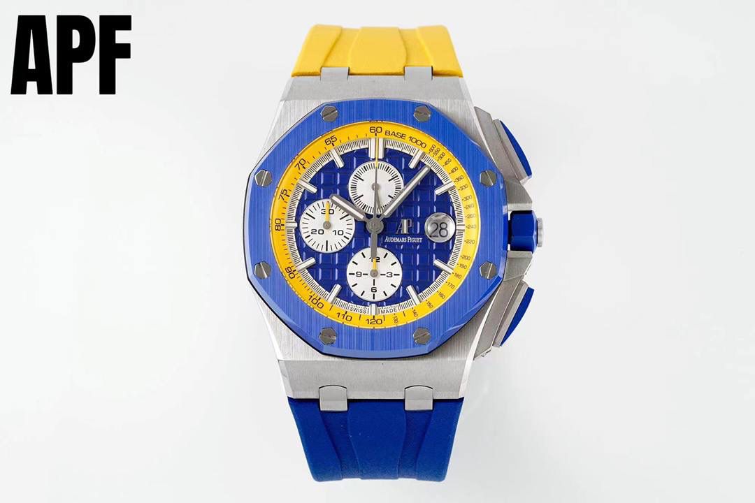 全新升级“夏日爆款”爱彼皇家橡树离岸型26470系列42Mm腕表 秒杀市面上所有版本“封顶之作 杜绝一眼假”在原有的基础上 潜心研发 突破壁垒 “打破原装封锁技术，同步原装独家计时码表款可松动头粒”使上手最大程度贴合手腕，大大提高了佩戴的舒适 同时也杜绝一眼假的尴尬处境。APF厂真正做到从每一个喜欢手⌚️的表友角度考虑 1. 表壳与圈口的选料，使用进口的氧化锆，无需任何颜料，以超高的压力与超高的温度锻造，形成超高密度的彩色陶瓷 2.采用最新CNC级别的打磨技术，将整个表壳的个个角度完美处理，3.每颗六角螺丝都与表框处于同一平面上，不接受一丝一毫的凸显与凹陷，真正诠释了何为顶级复刻艺术 4.表盘以爱彼经典的大格纹为背景，层次分明的方格排列，经过完美打磨，将匠人的工艺体现的淋漓尽致 5.镜面采用双面蓝宝石镜片，天然橡胶皮带，6.机芯采用原装3126的计时机芯，十二位的小秒，6点钟位和九点位的12小时计时与30分钟计时，完美的还原了原版的所有功能，每块手表APF厂都经过人工QC确保机芯的稳定性，真正做到无可挑剔欢迎各位 表友鉴赏🔥‼️