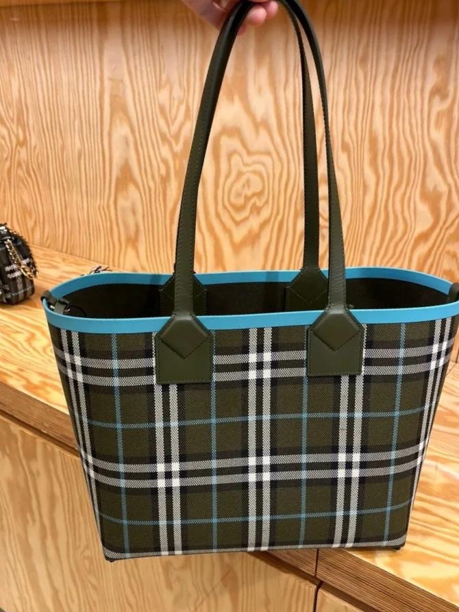 Burberry Tote Bag 100%Authentic, Unused 