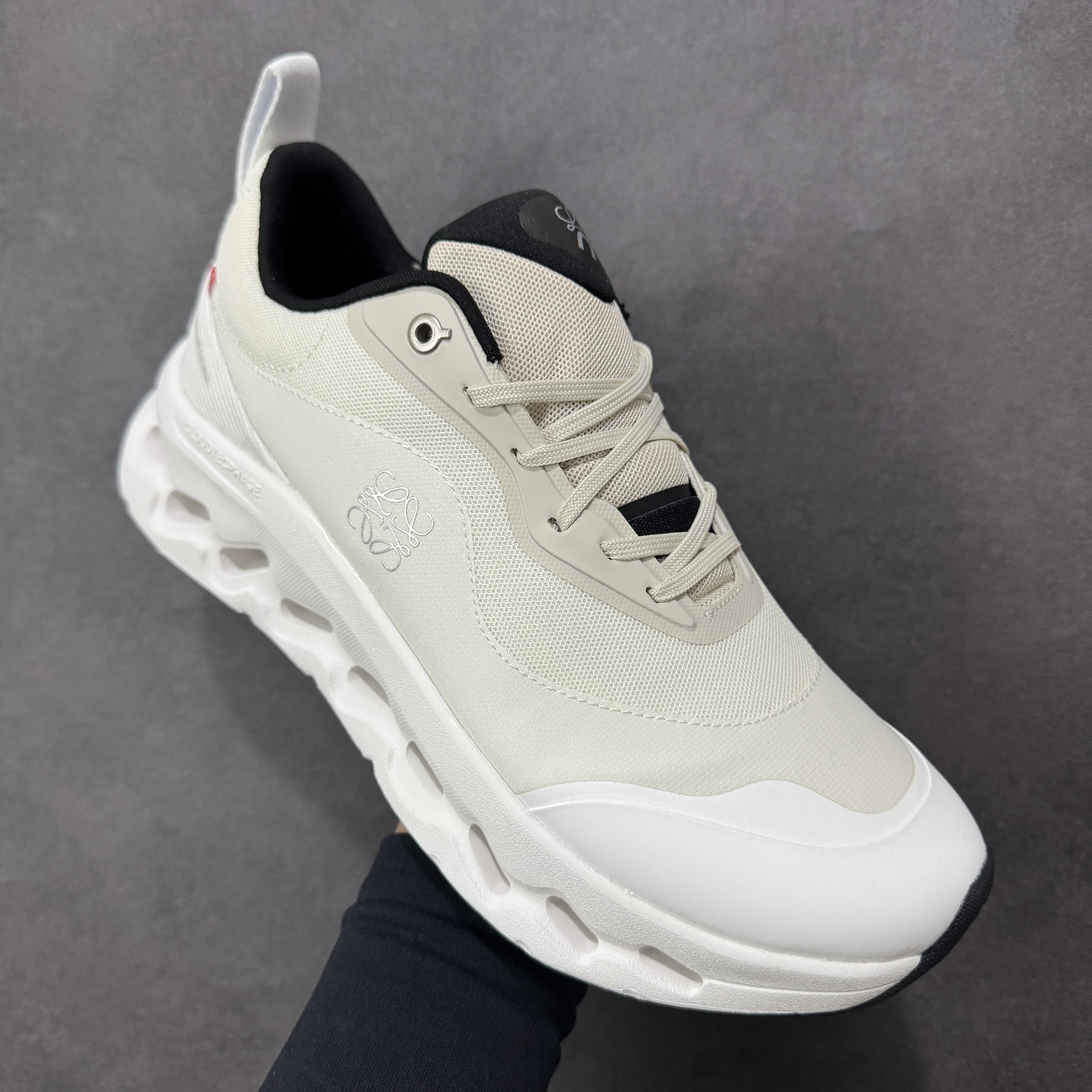 On Running Cloudtilt 2 LOEWE 