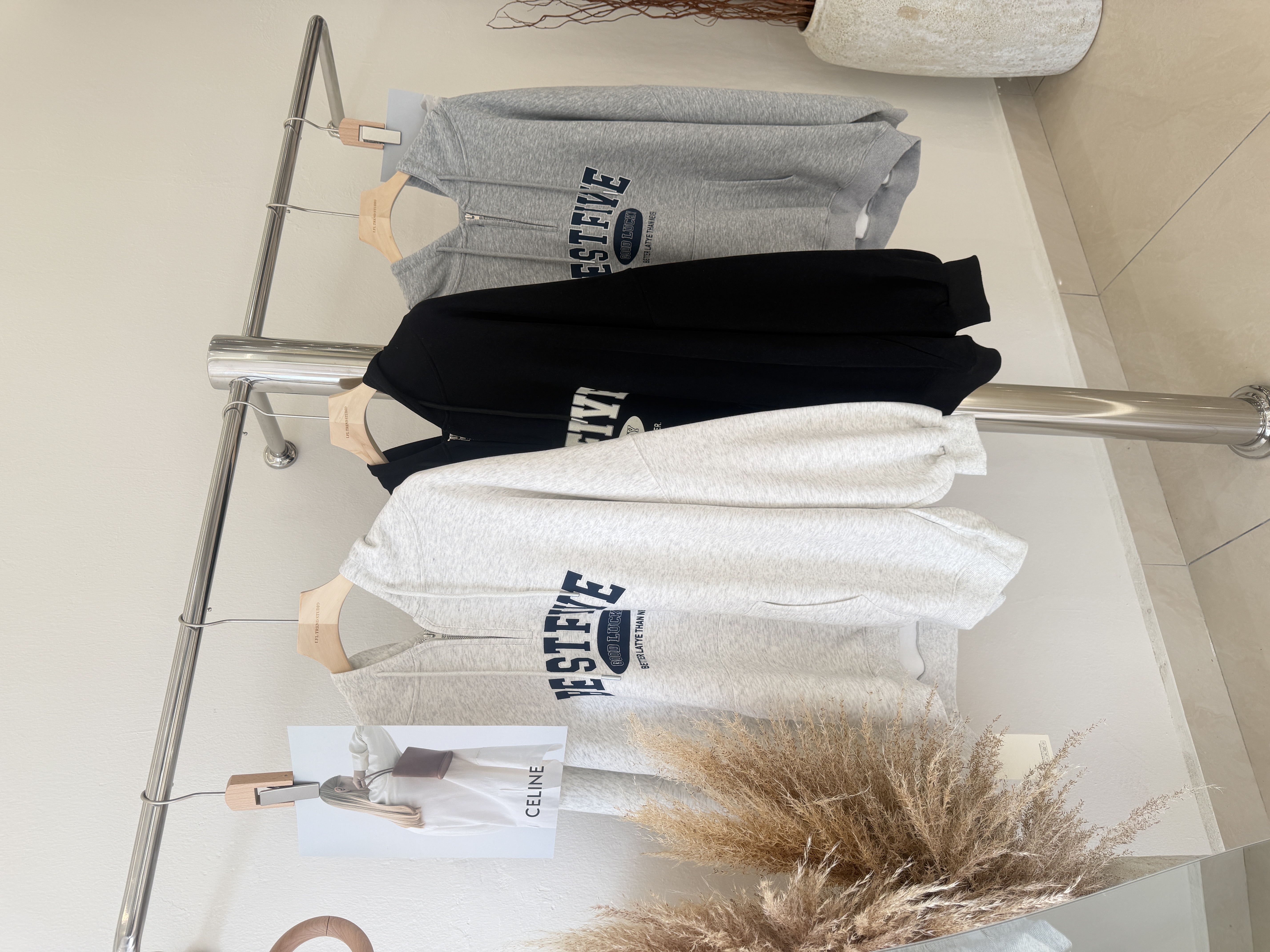 6722 时尚字母连帽卫衣