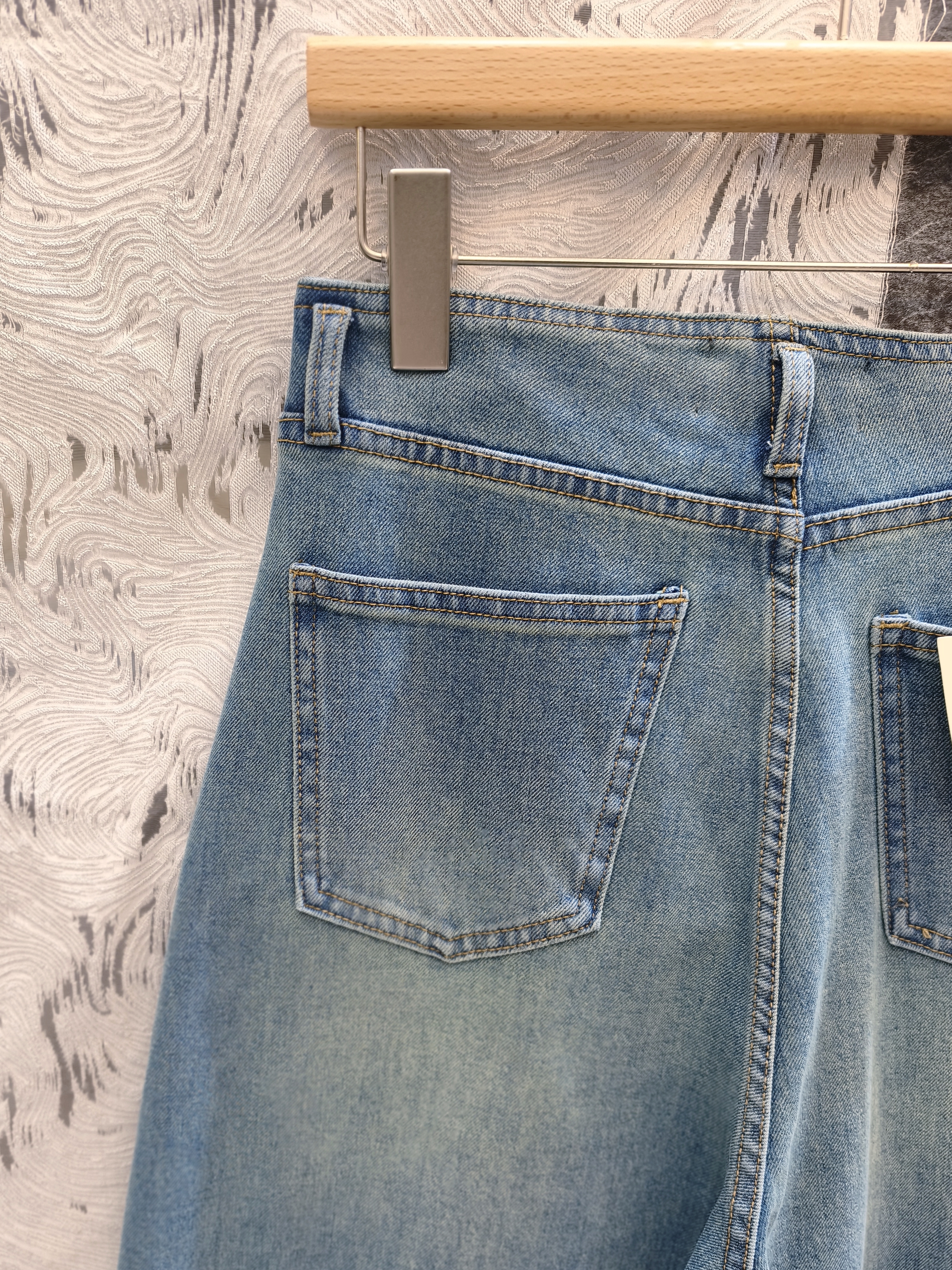 闊筒做舊色牛仔褲