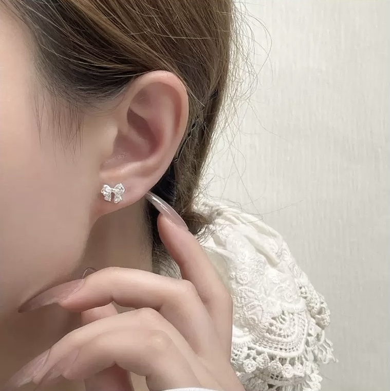 蝴蝶结耳钉