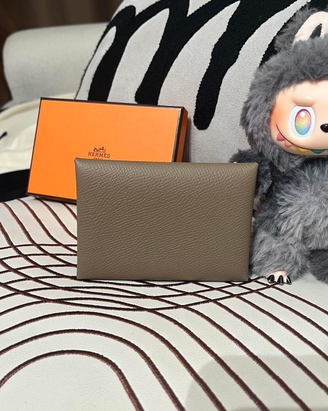 全新 Hermes  Calvi duo card holder etoupe 100%Authentic,100%new全新貨品✅收據 ✅box