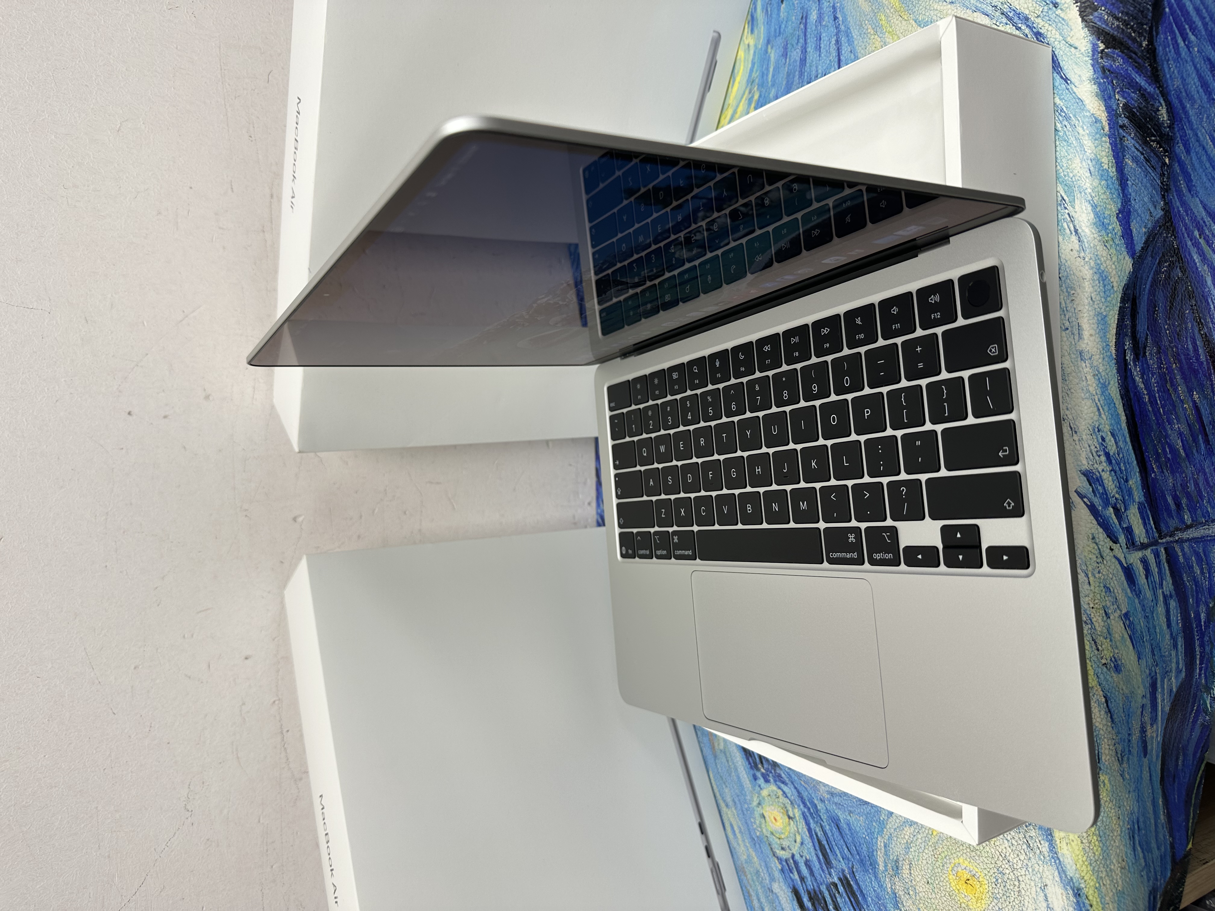 全新/完美機MacBook M5 Air )APPLE  MacBook Air M5 2026 M5 CPU/ 16GB Ram/512GB SSD/8核心GPU/Liquid Retina Mon/13吋/銀色/Gaming Laptop / Notebook / 超強續航能力/ 原廠保養/ 文書機 / 畫圖 / 剪片 / Movie / Netflix / 香港行貨✨/ Silver 