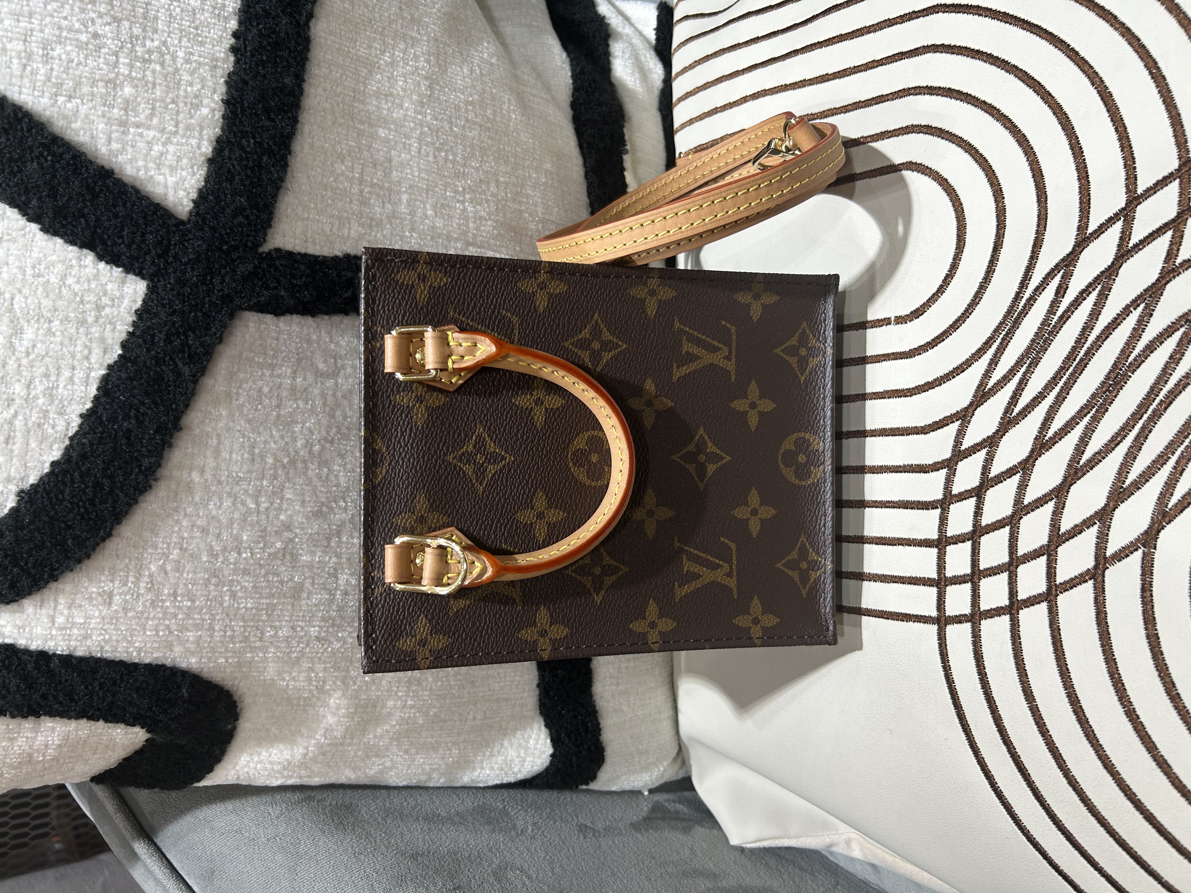 LV Petit Sac Plat Monogram M69442 100%Authentic, 99%New ✅NFC✅收據✅Dust bag✅Box