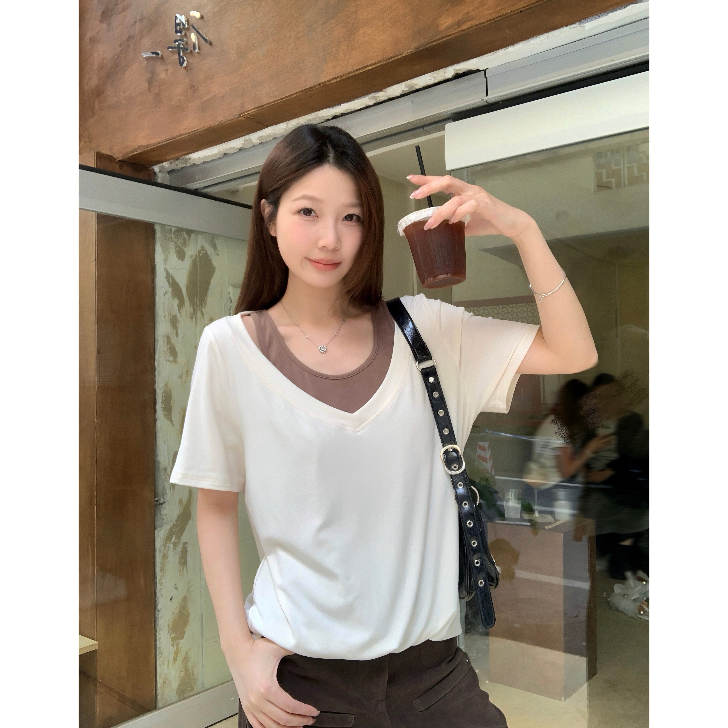 B464(80799) 韩版撞色假两件拼里镂空肩内搭黑杏上衣