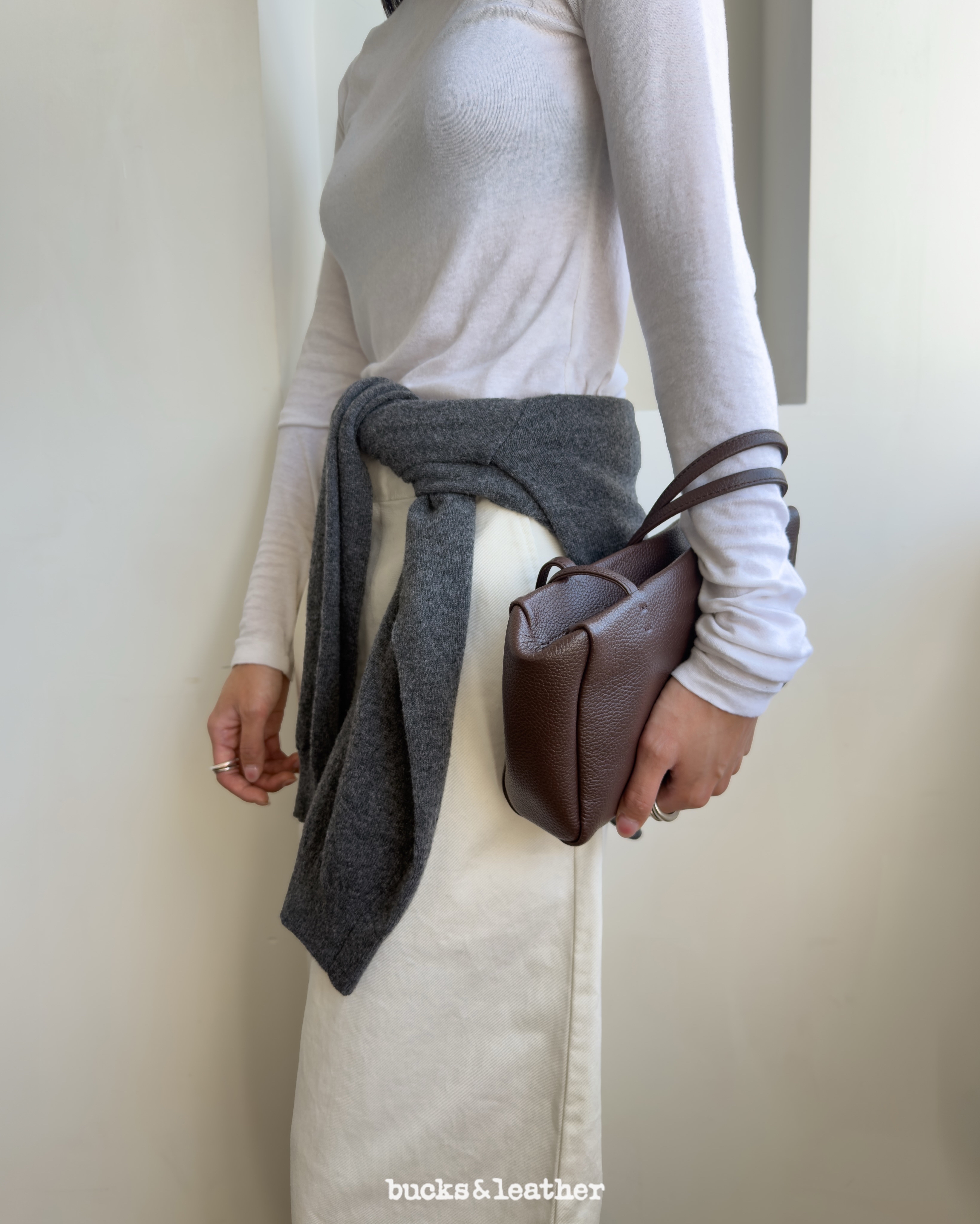 【26FW 】預訂_Slim Shoulder Bag By Bucks & leather
