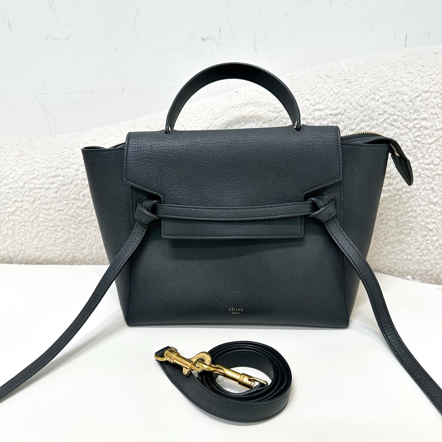 【預訂貨品】Celine Micro 黑色牛皮鯰魚包