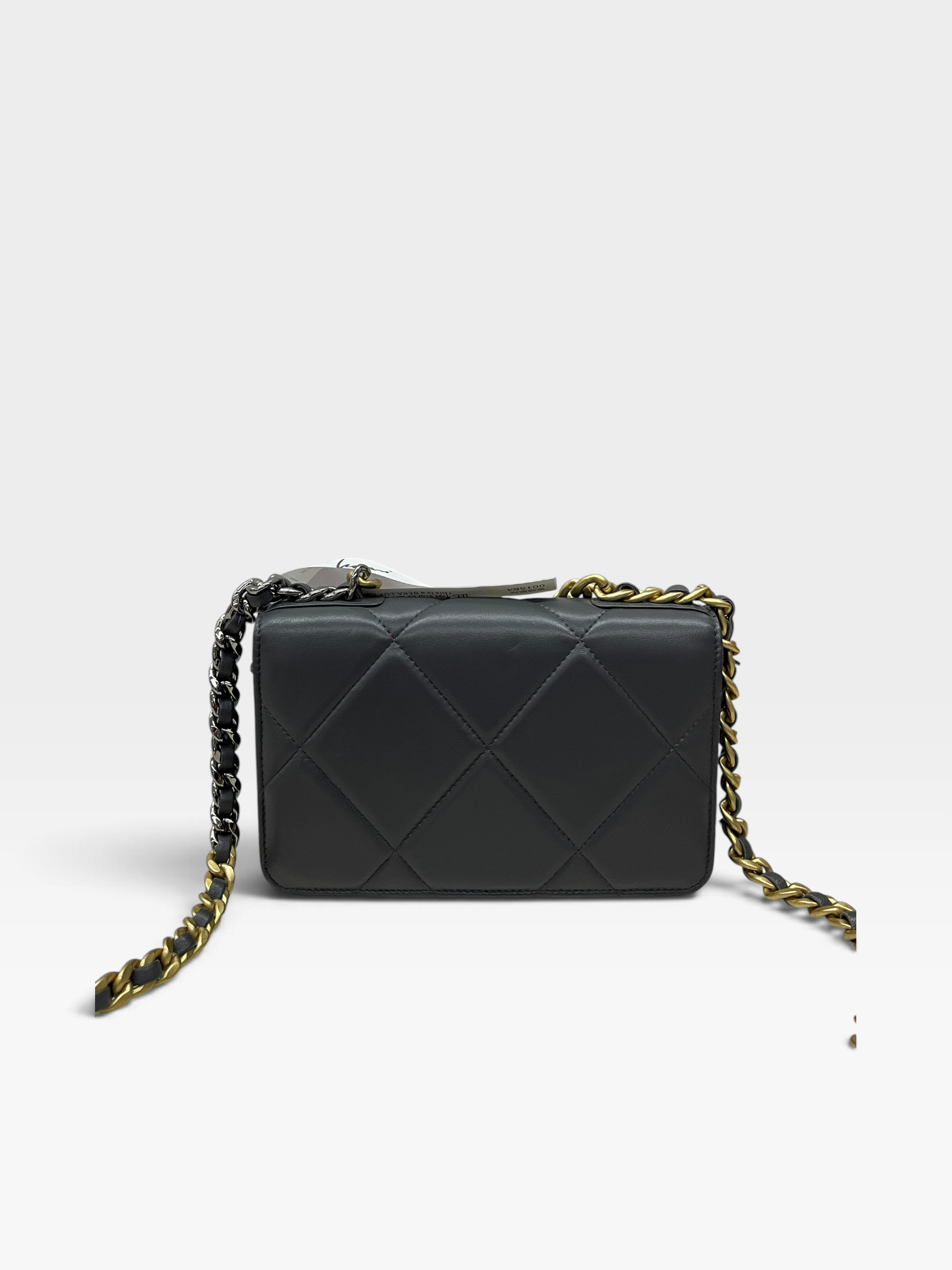 Pre-Owned CHANEL 19 Wallet On Chain / Product Code: 091008