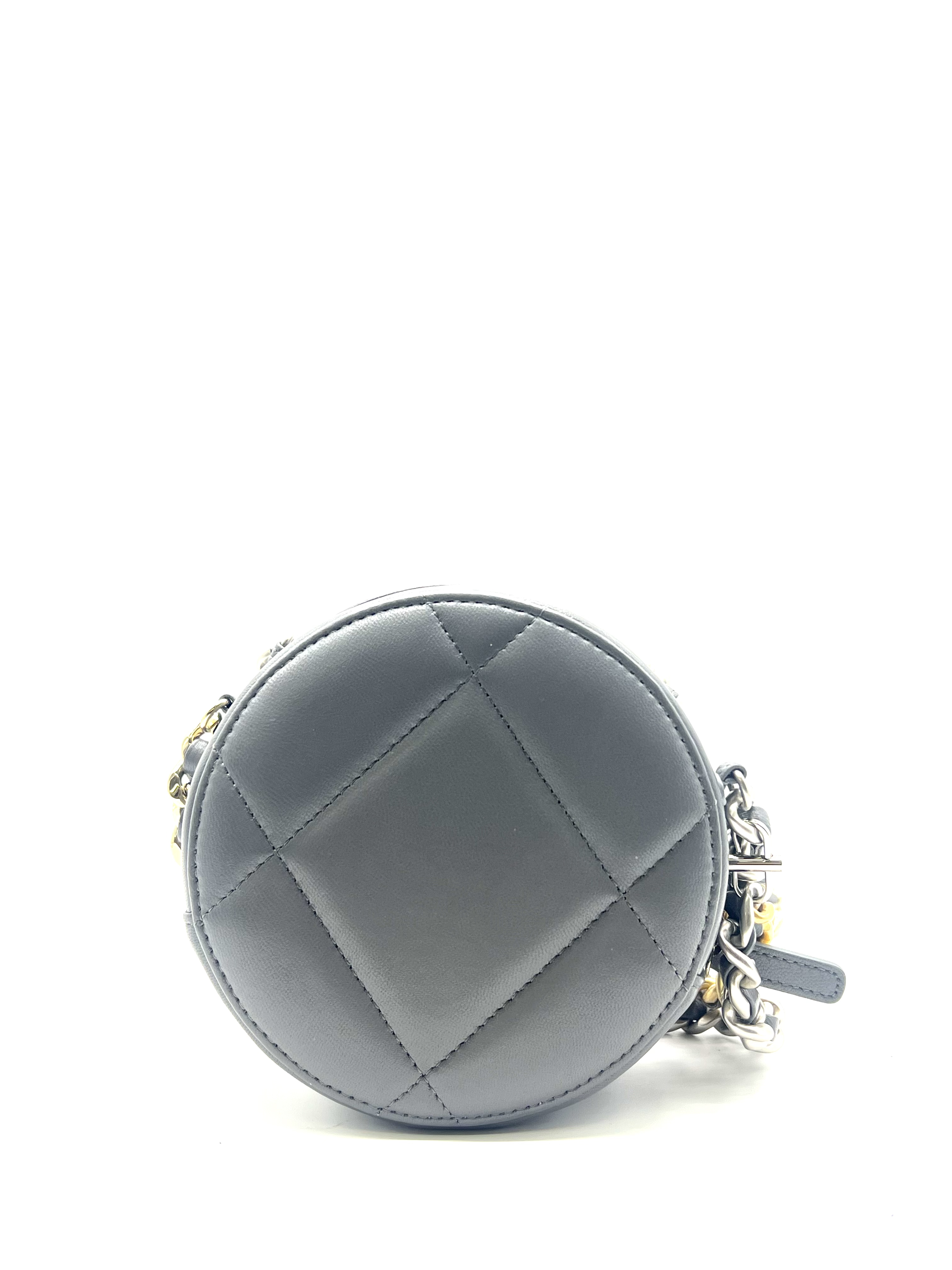 Pre-Owned CHANEL 19 / Product Code: 26051709