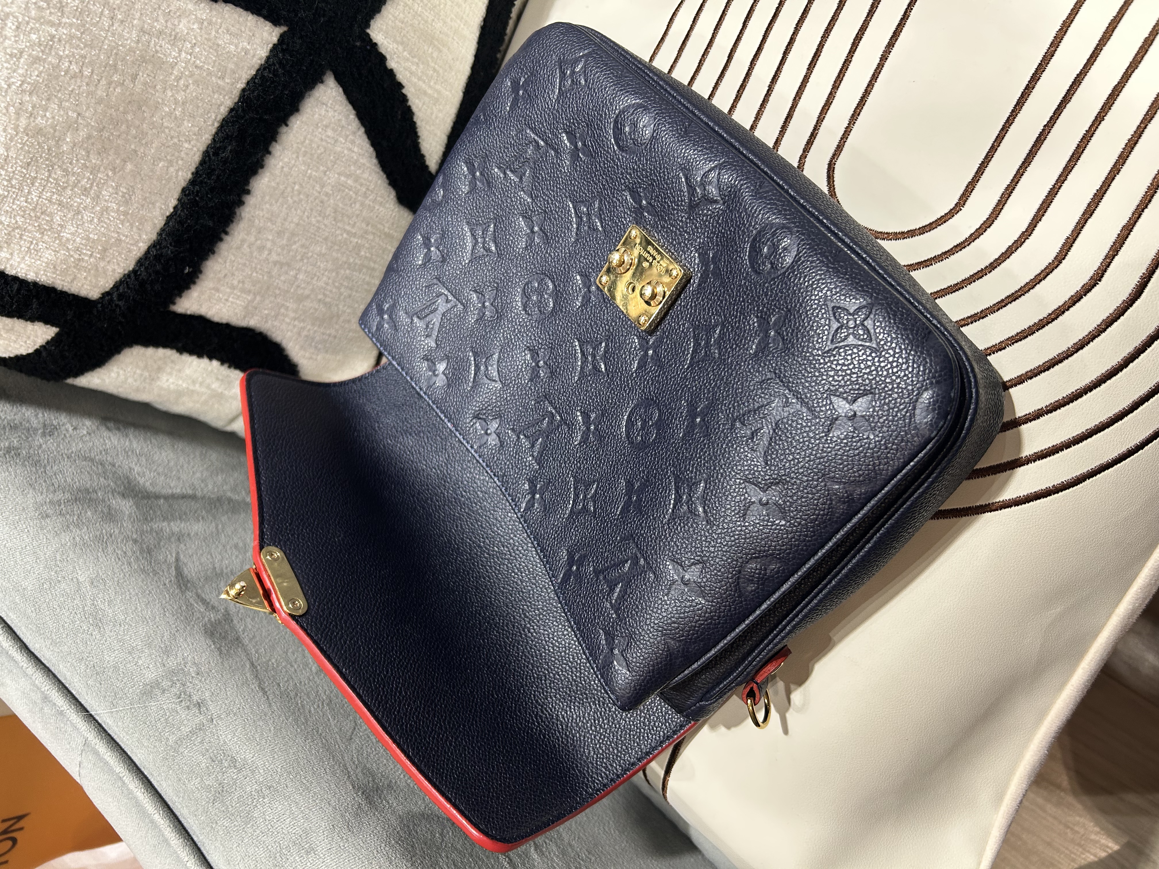 Louis Vuitton LV Metis Calfskin Monogram Empreinte Pochette Metis 2way bag M44071 100%Authentic, 98%New ✅Dust bag