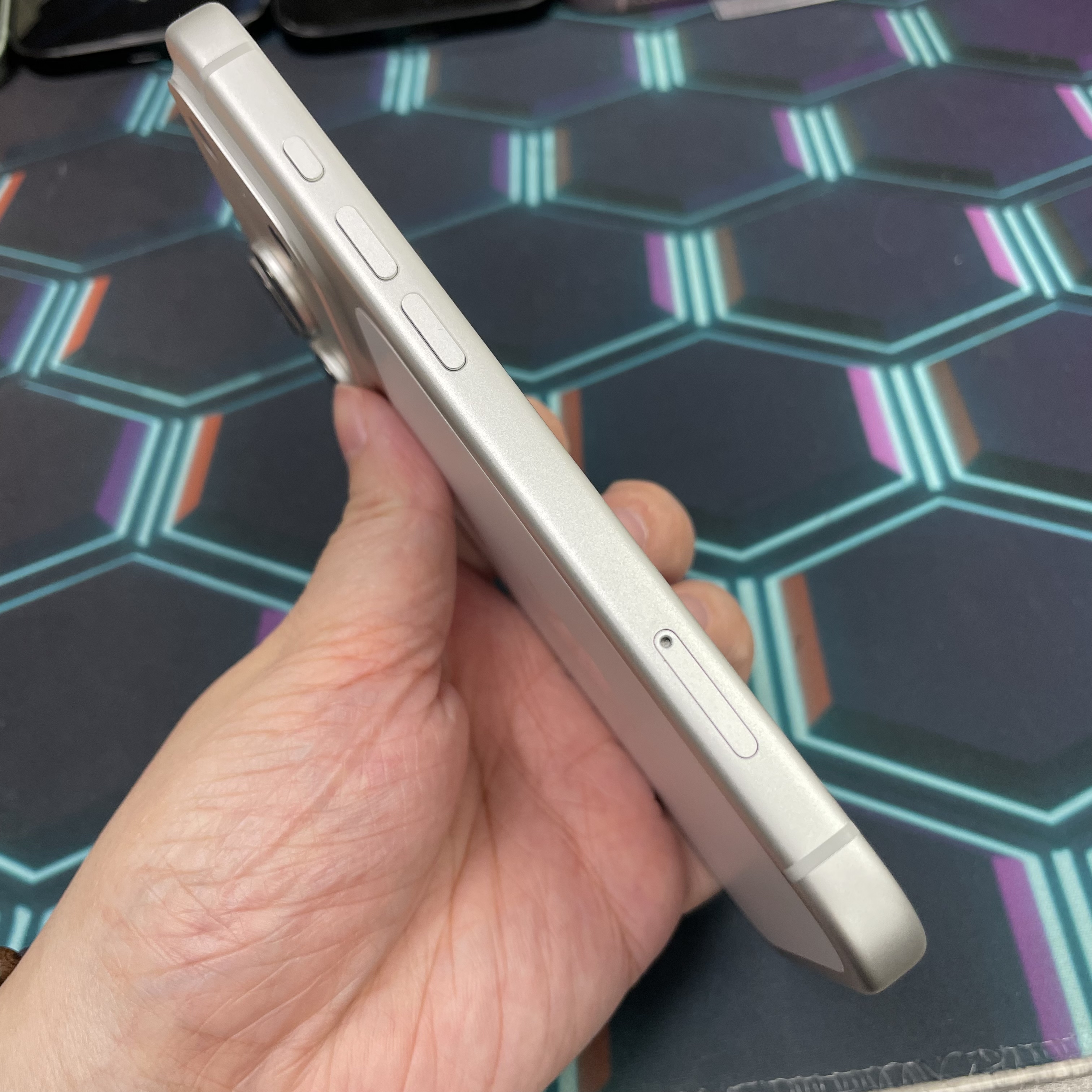 *8257 17 pro 完美機 1TB 電89 銀色 sliver