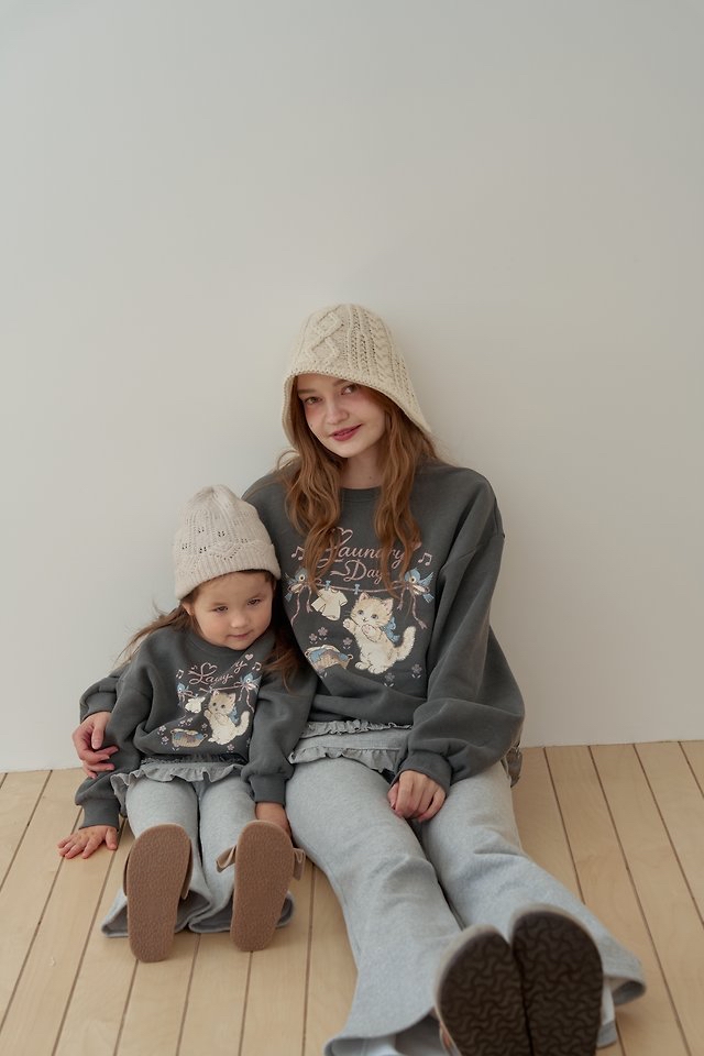 Momoann | Pigcat sweatshirt with Mom