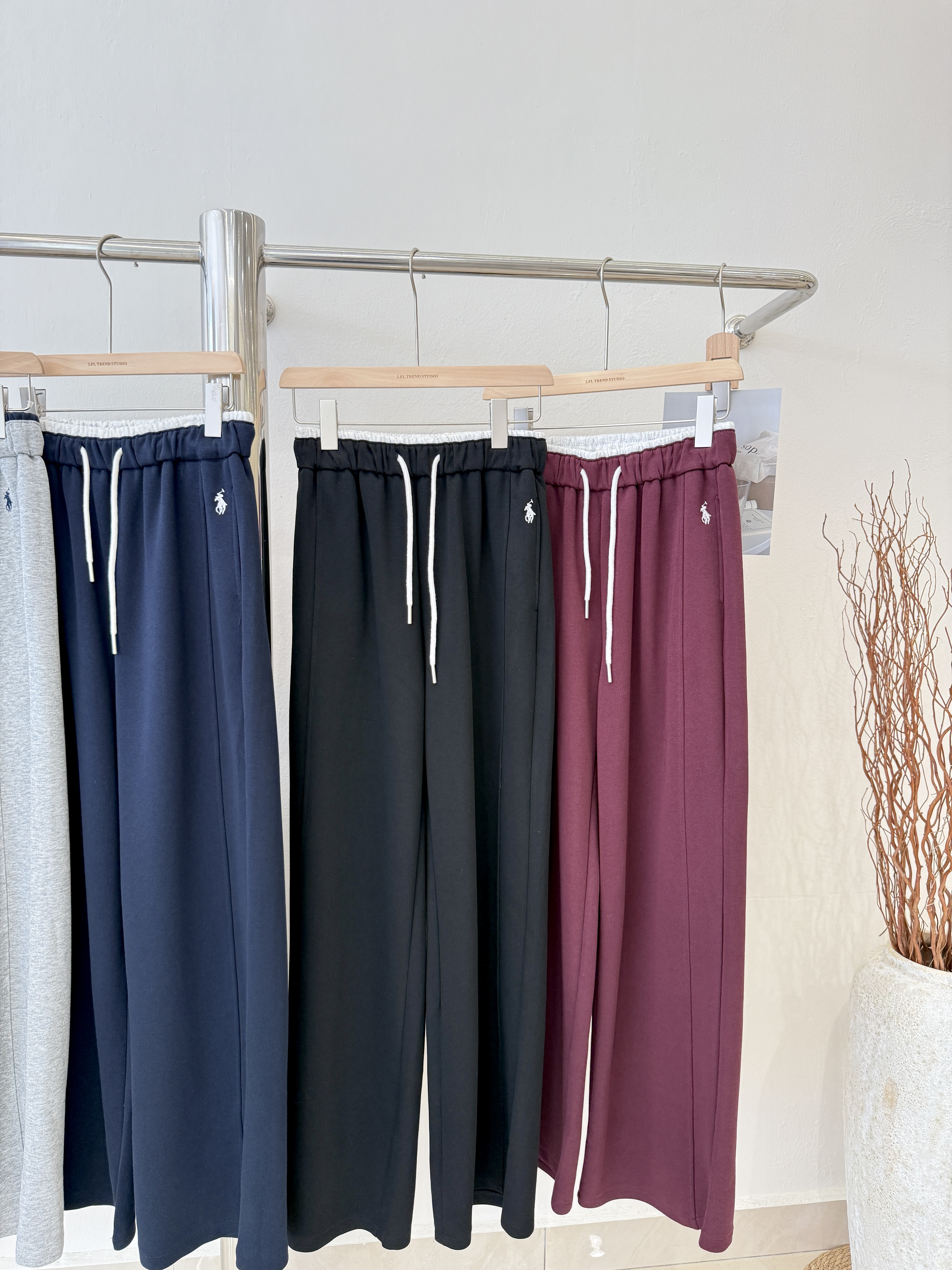 6845 爆款百搭小马刺绣长裤