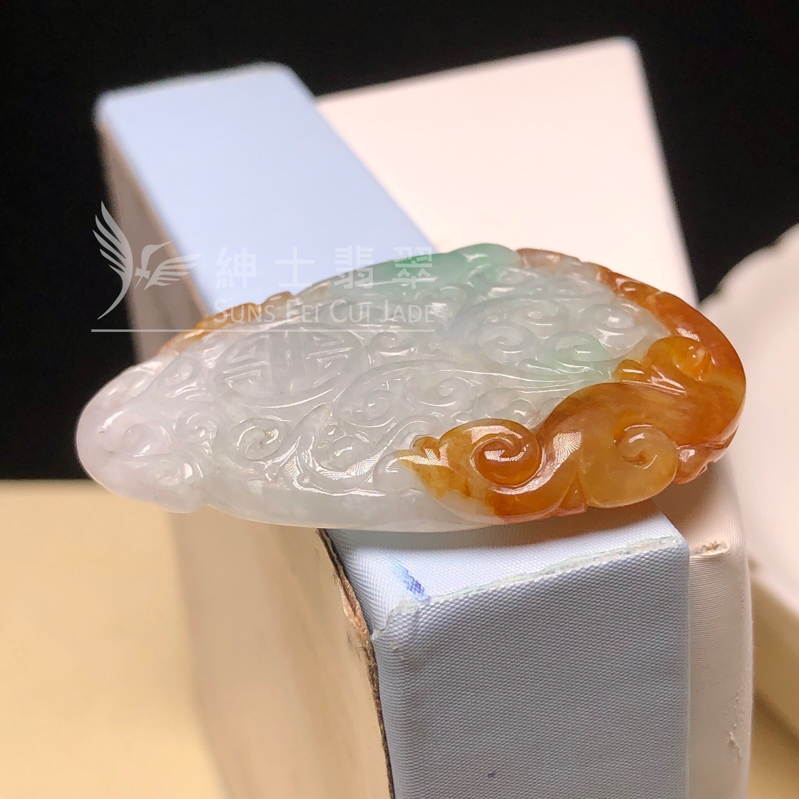 YK01139 翡飄翠復古雕花牌