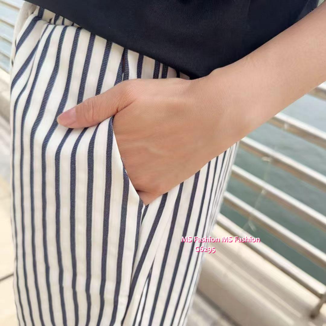 G6295 韓國🇰🇷字母Tee+條子褲Set