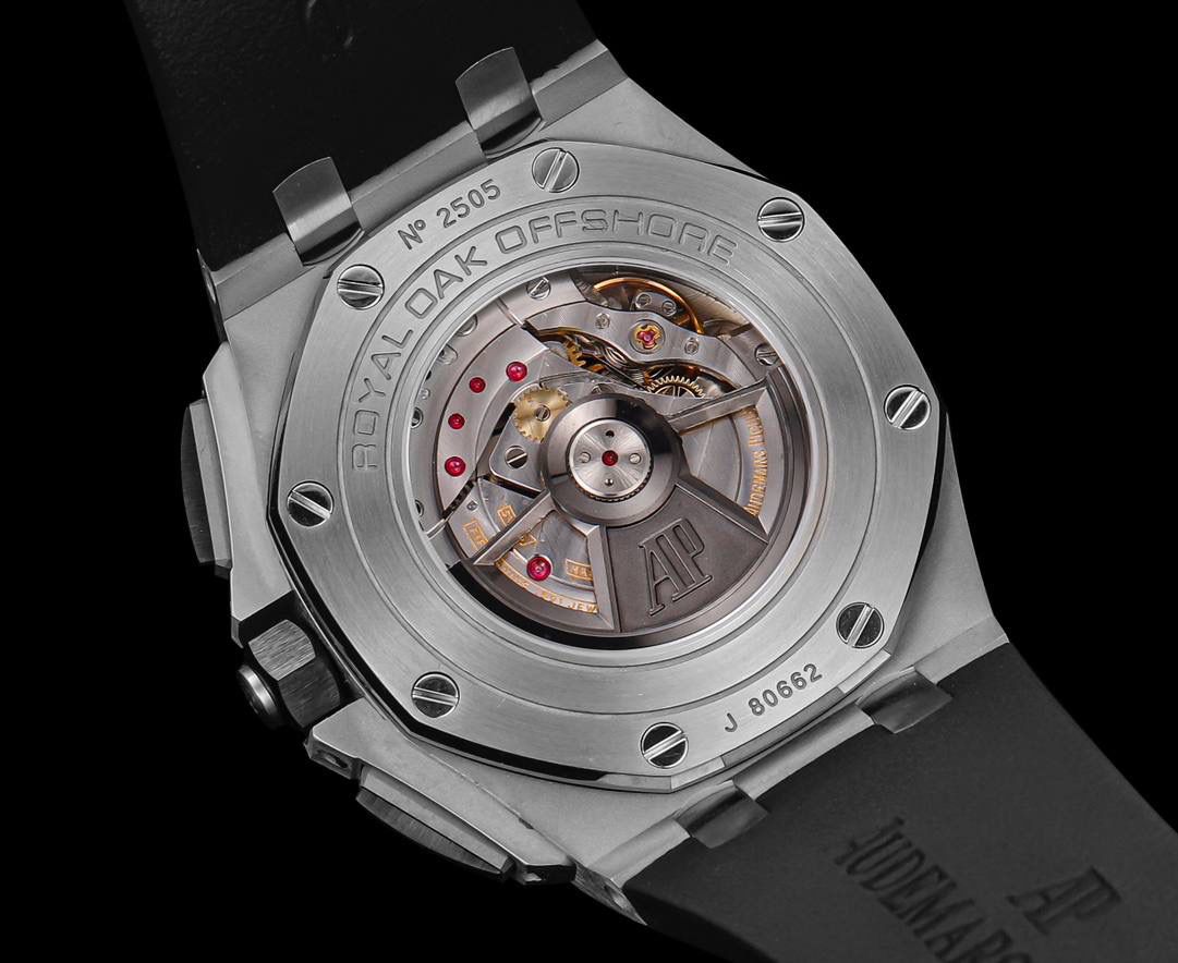🚀皇家橡树离岸型26400/26238/26470系列正式登场！款式最全，做工最好的爱彼计时款腕表来了，有做工好的顶级货💯🔥廉价的小厂货就别去考虑了！ 1，机芯采用12位小秒的定制版3126计时机芯，完美还原原版所有功能。经过精密打磨，大大加强了其稳定性。 2，其中碳纤维系列表壳采用全新碳纤维复合材料——「Carbon TPT® B.4」打造，这种高科技材料比常规 Carbon TPT® 密度提高4%，纤维硬度提升15%，树脂强度提升30%，材料结构经过各项异性优化，保持轻盈同时无比坚韧，提供迄今最强的抗冲击性能。 3，字面颜色均采用目前最先进电镀技术，非几年前的简单喷漆技术。每一个巧克力格纹装饰，通过CNC级别打磨，无限接近原版。 4，同步原版搭载微微活动头粒，胶带采用进口氟橡胶材质，皮带采用美洲鳄鱼皮材质，更加耐磨耐造。
