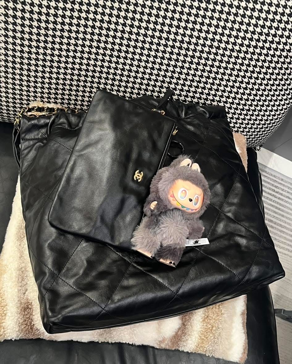Chanel 22 medium 黑金牛皮  100%Authentic ,98%new ✅專門店收據✅晶片✅dust bag 