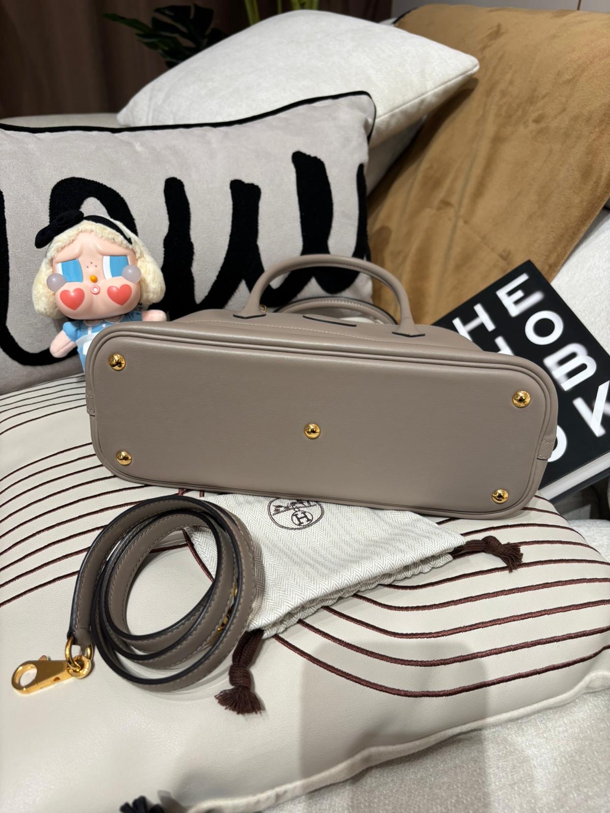 Hermes Bolide 27 Stamp A 銀行灰 100%Authentic, 98%New ✅Strap✅Dust bag