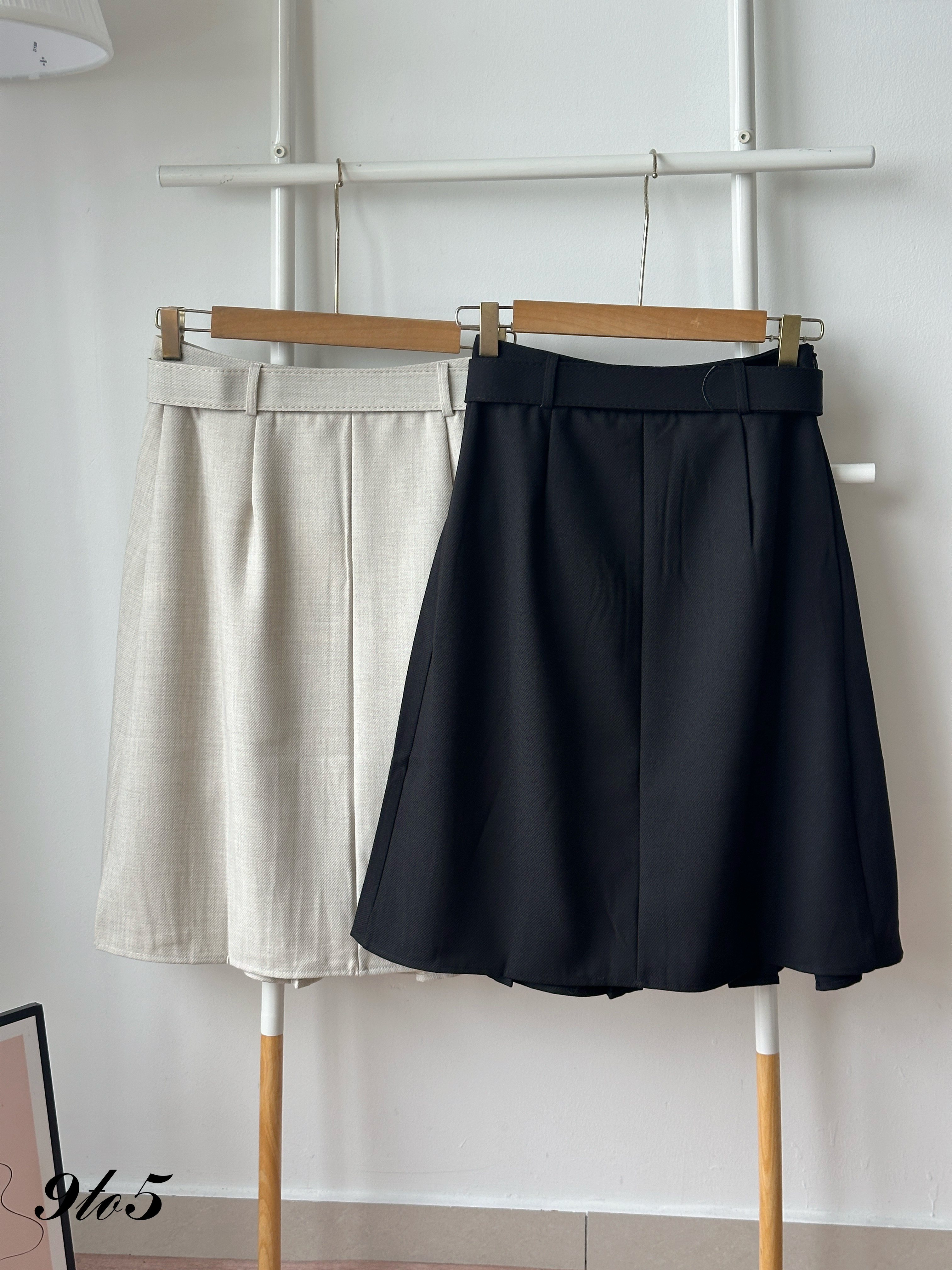 S1990 Midi Pleated Skirt - Beige & Black