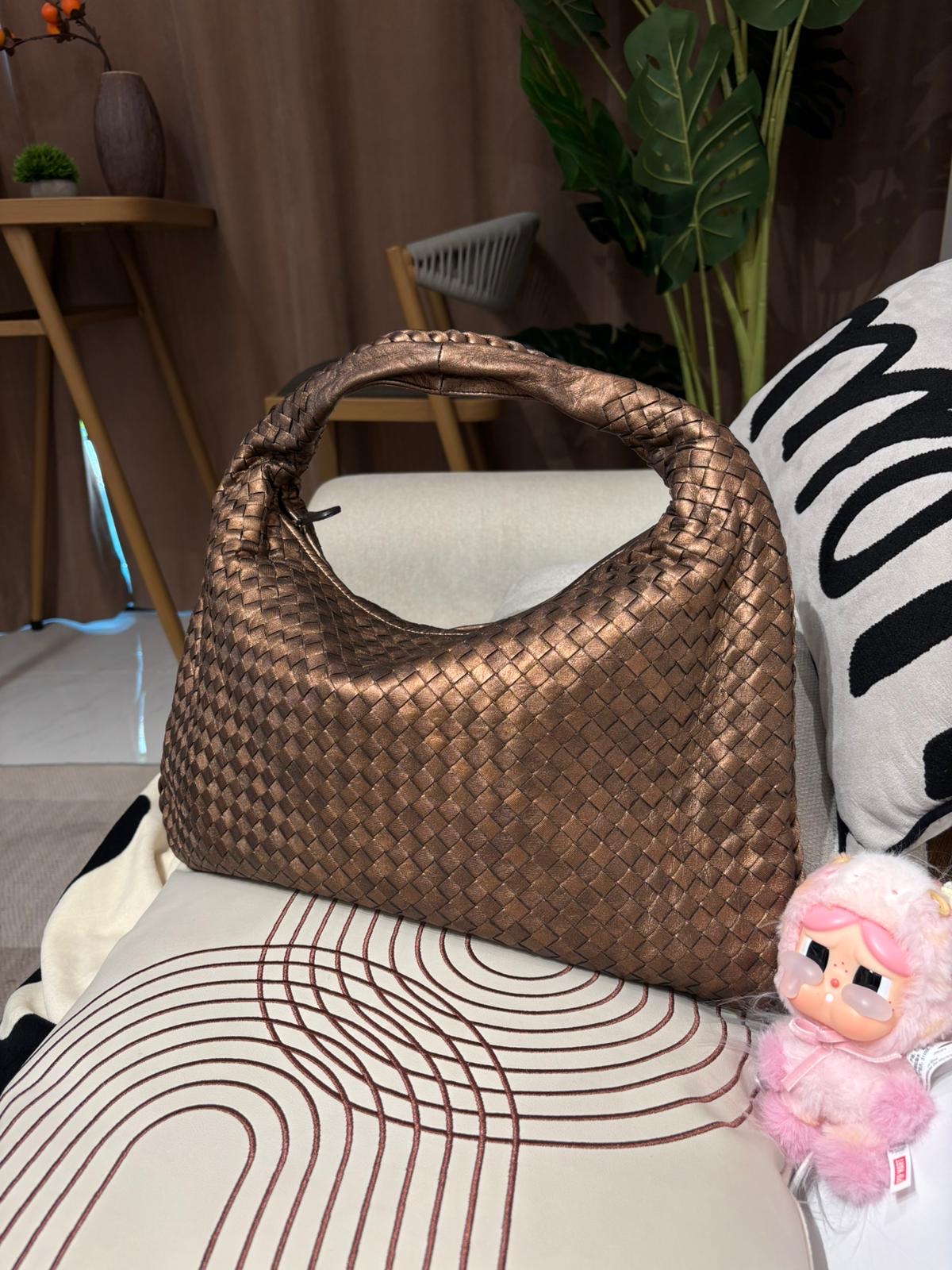 Bottega Veneta BV hobo calfskin 100%Authentic, 98%New ✅Dust bag