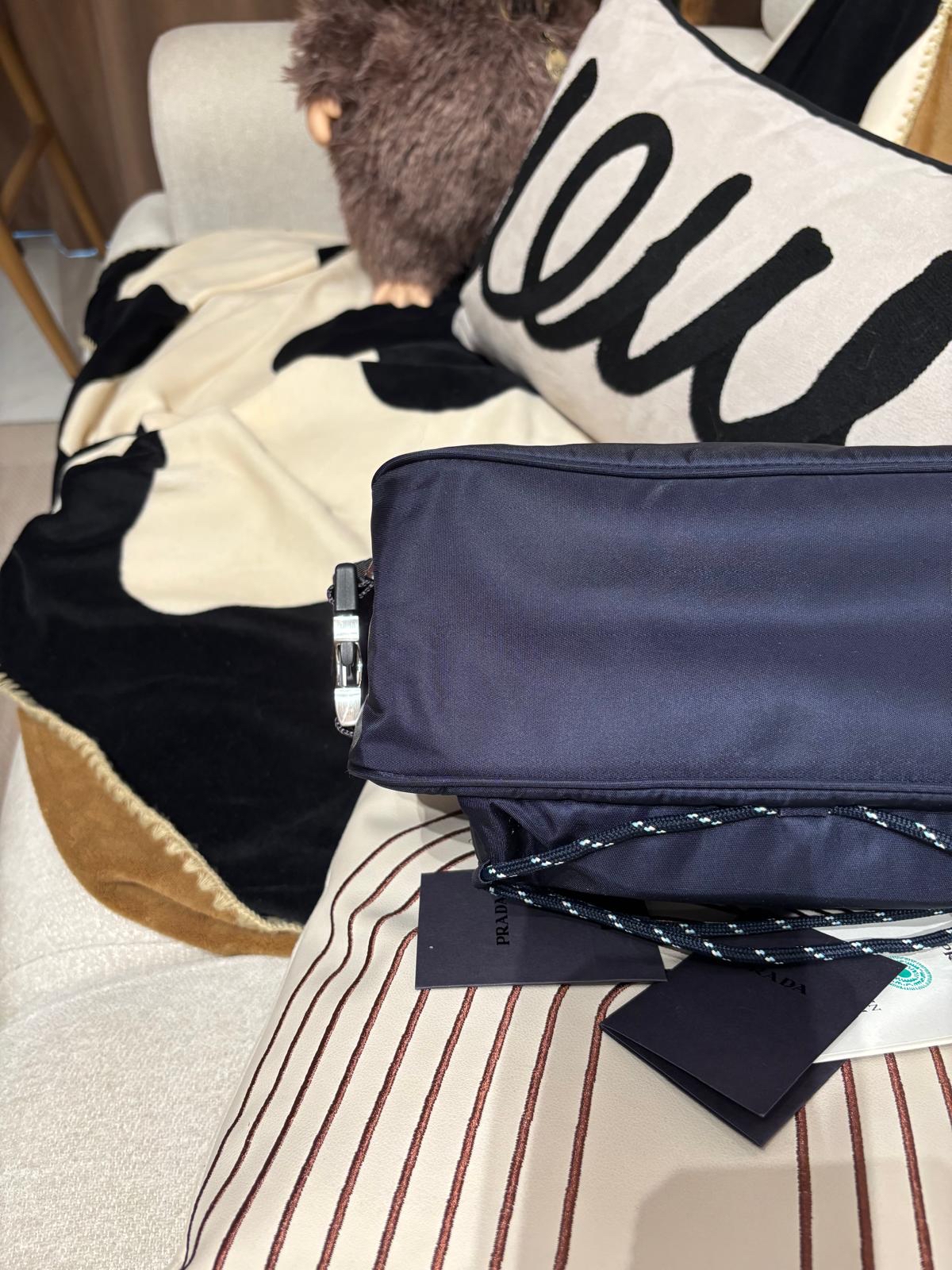 Prada Speedrock Re-Nylon shoulder bag 皮革肩背袋 100%Authentic, 98%New ✅nfc ✅certificate✅Dust bag