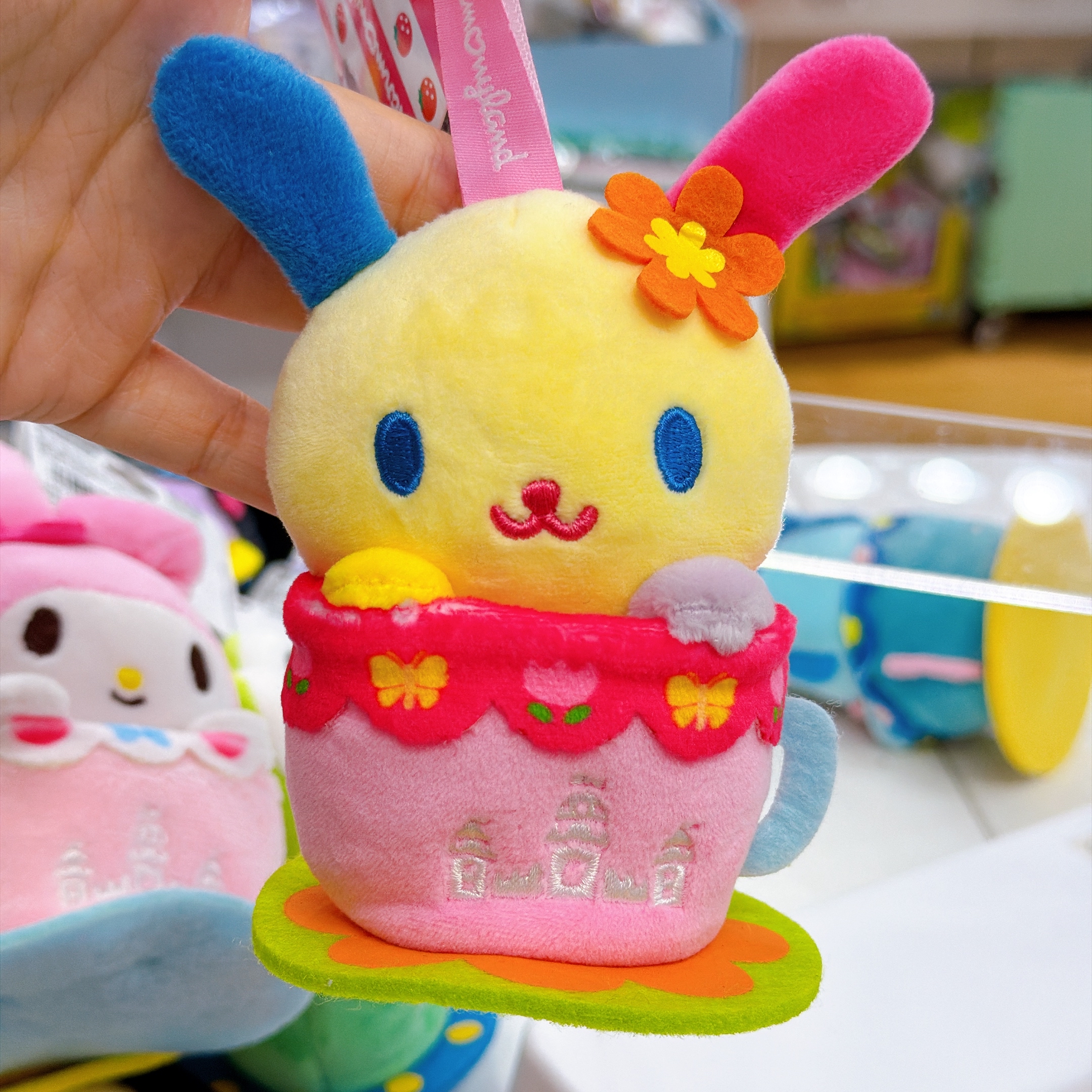 日本直送Sanrio 日本九州和諧樂園Harmonyland 新款咖啡杯掛飾 