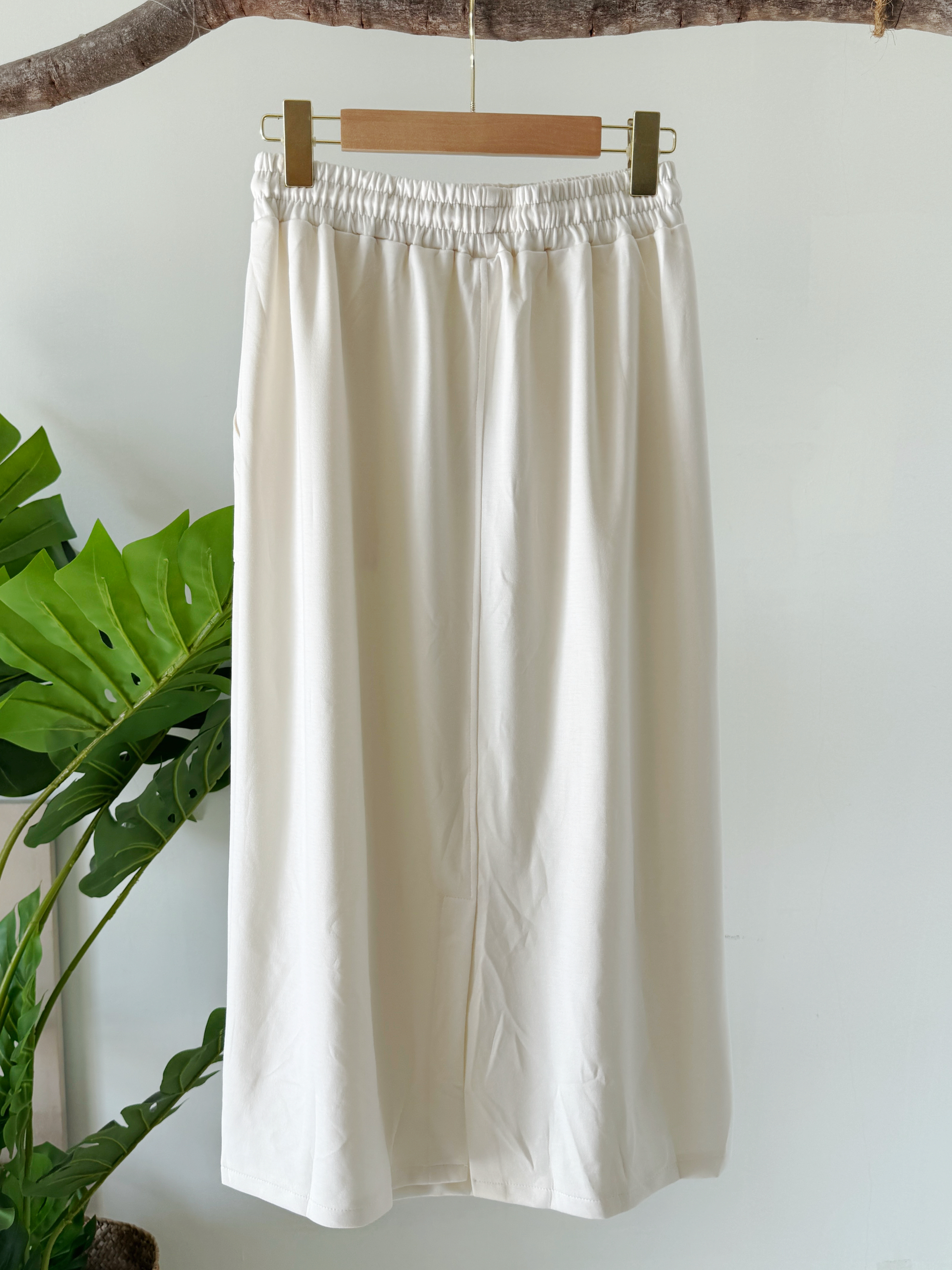 纯色系运动风七分半裙