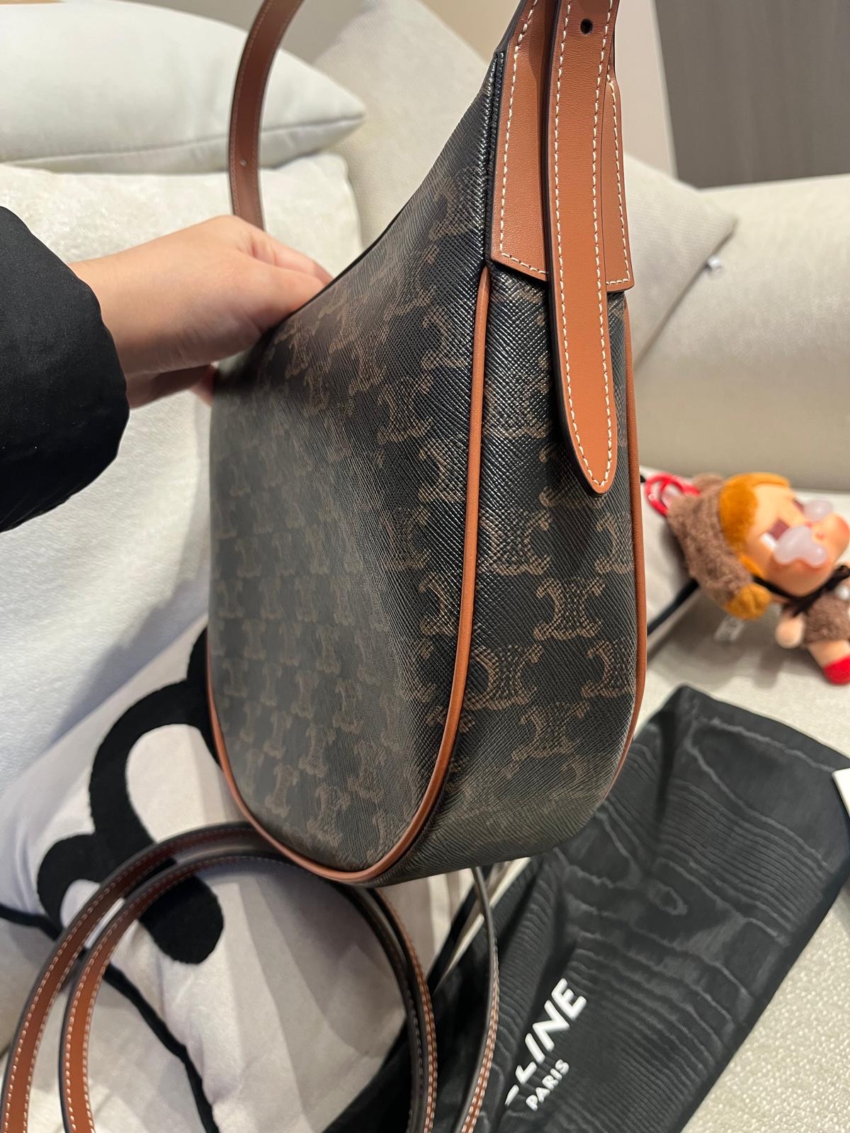 CELINE HELOISE HOBO 100%Authentic,98%new   ✅專門店收據✅2 Strap✅Dust bag 