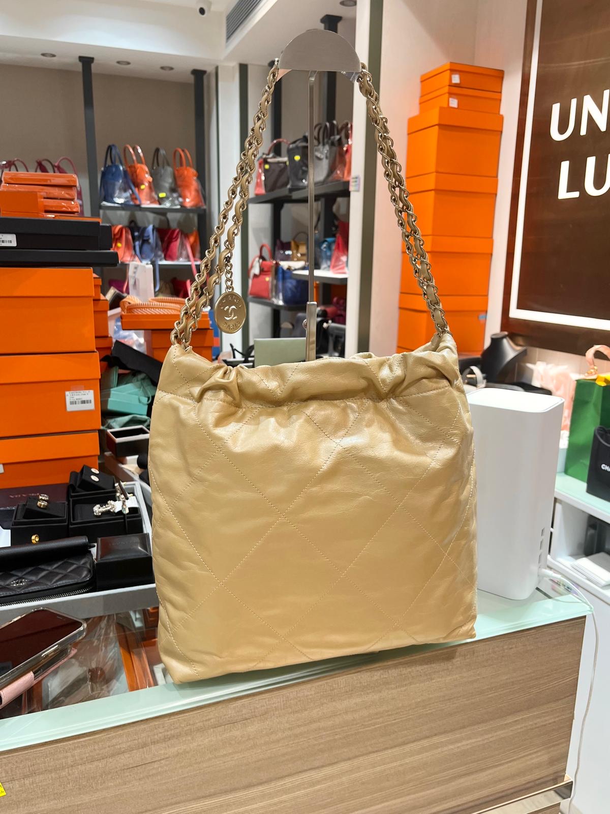 Chanel 22 small hobo 100%Authentic ,98%new ✅專門店收據✅chip✅dust bag✅box