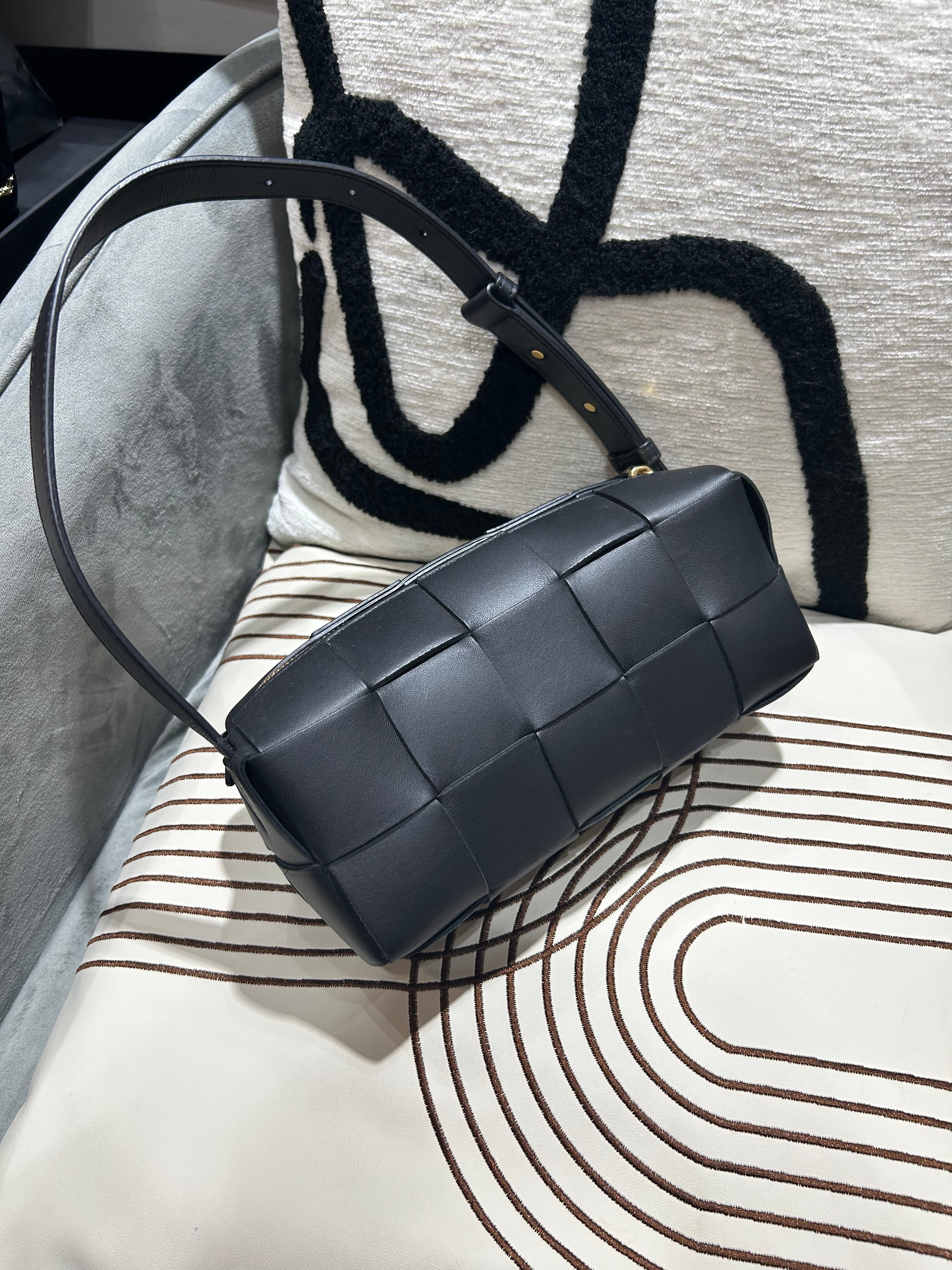 Bottega Veneta BV Hobo Bag Black 100%Authentic, 98%New ✅Dust bag