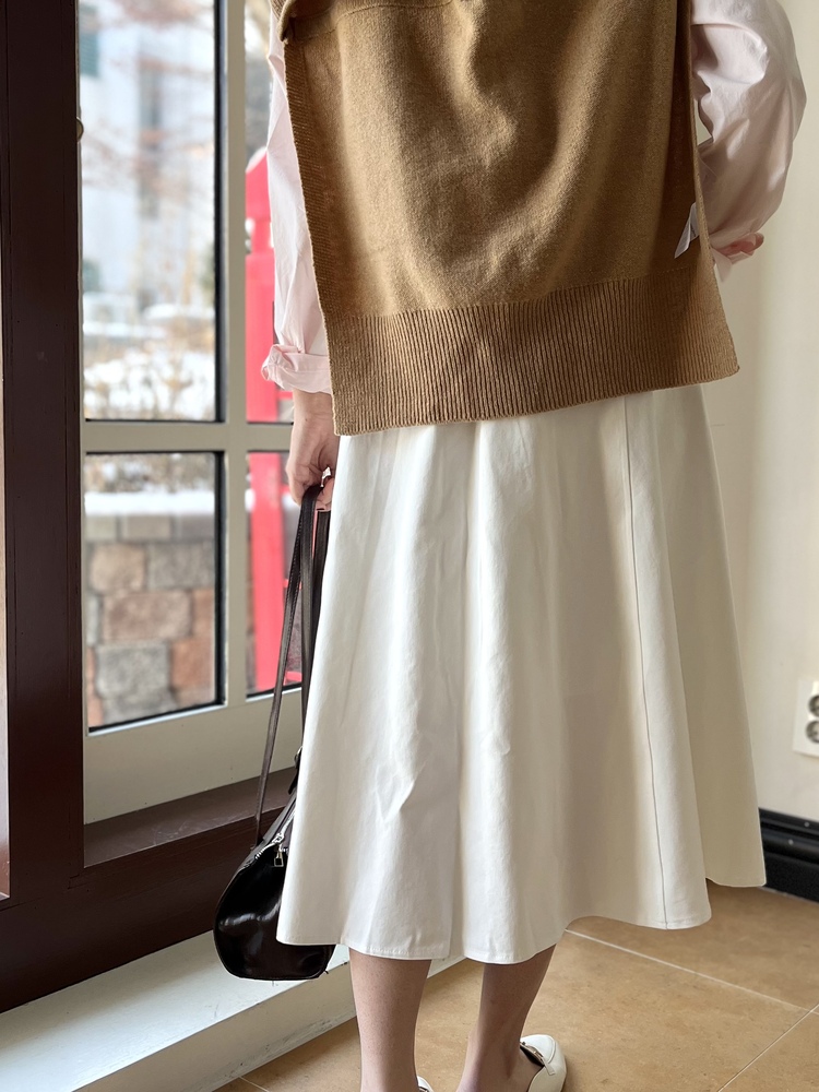 The Signature Flare Skirt (Ivory)