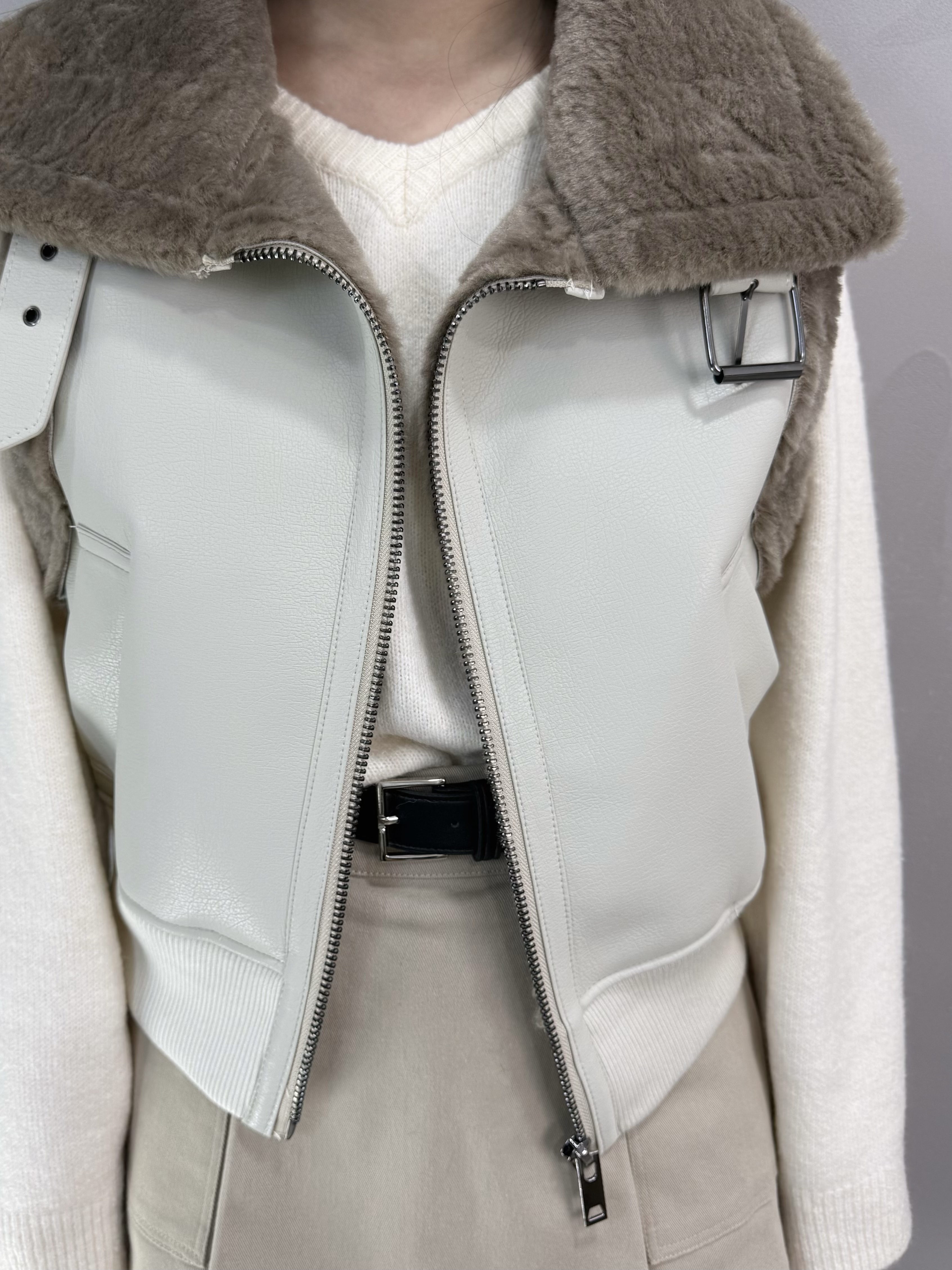 G63 毛毛邊仿皮背心褸